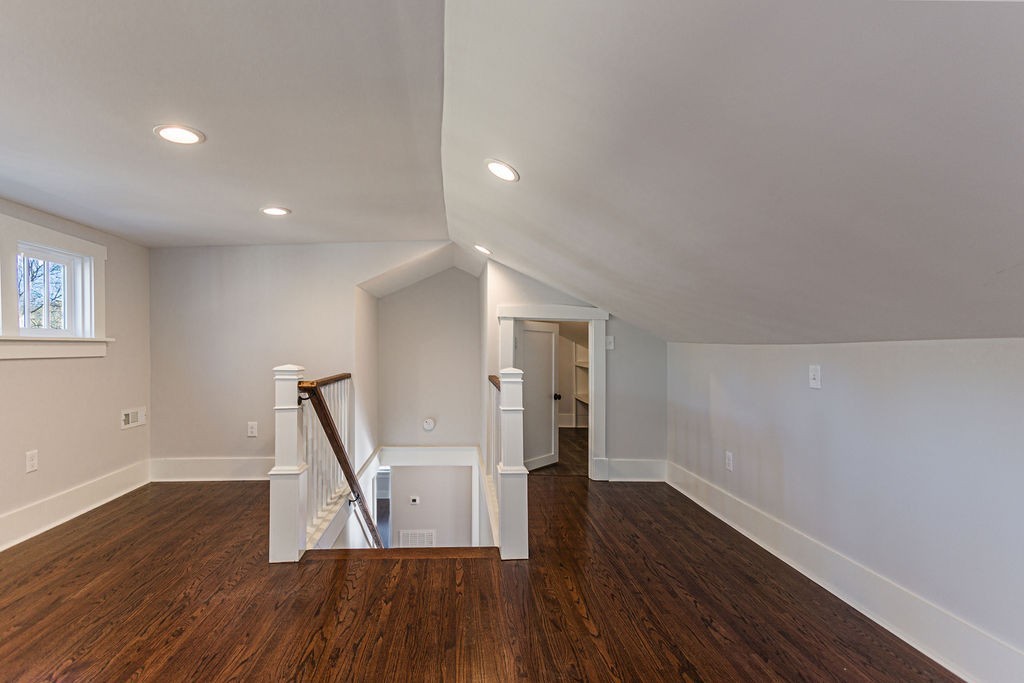 2025 Benjamin St Property Photo 17