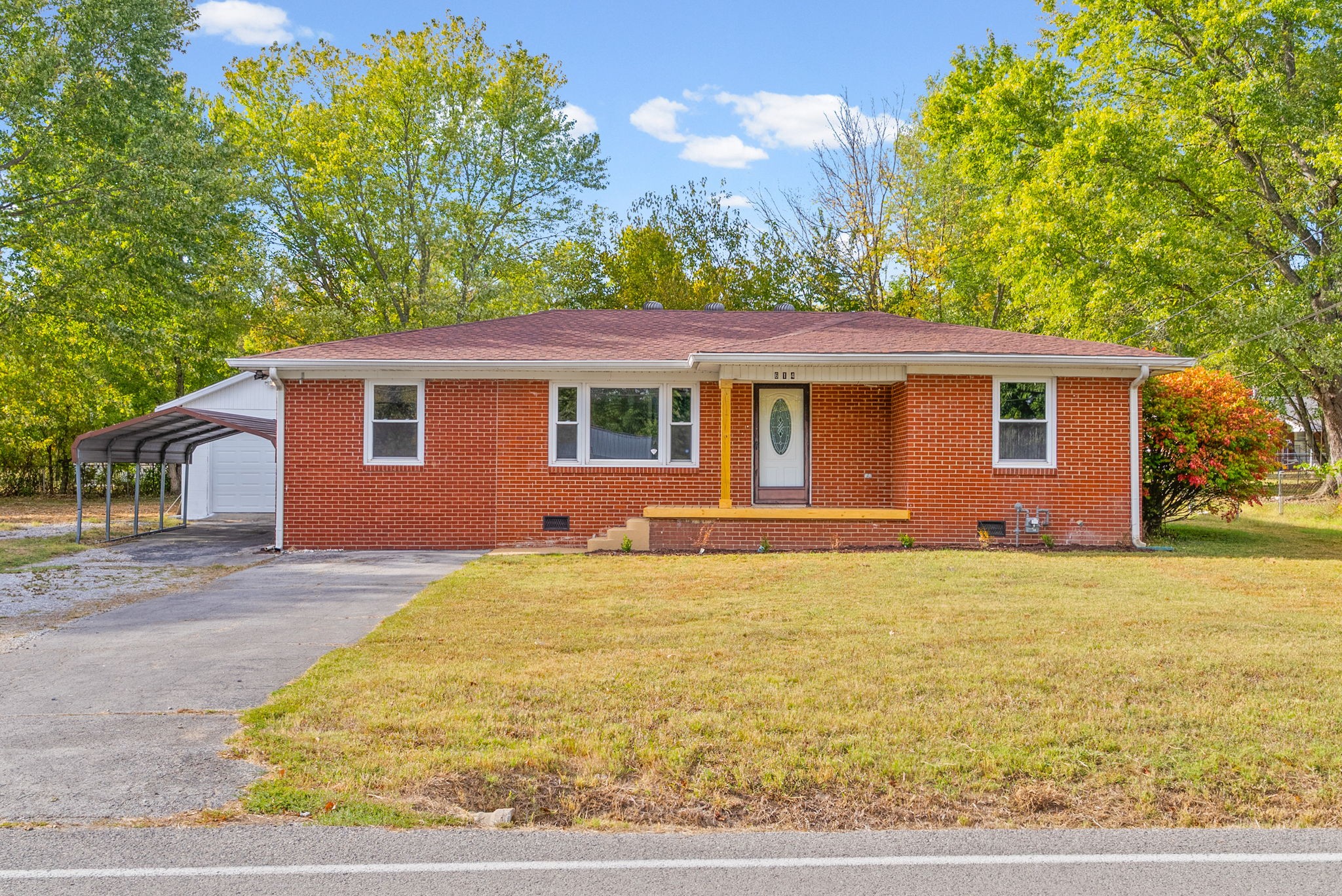 614 Sanderson Dr Property Photo 1