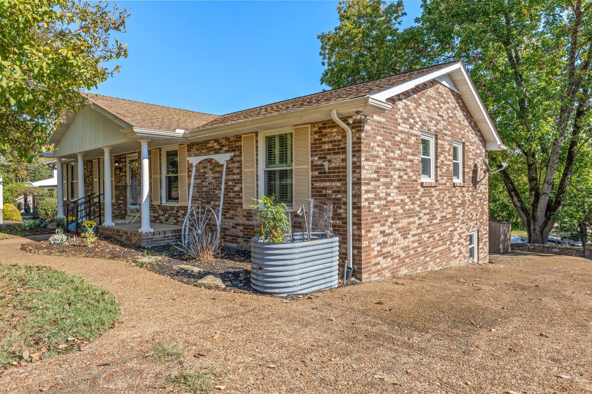 491 Lake Forest Dr Property Photo 4