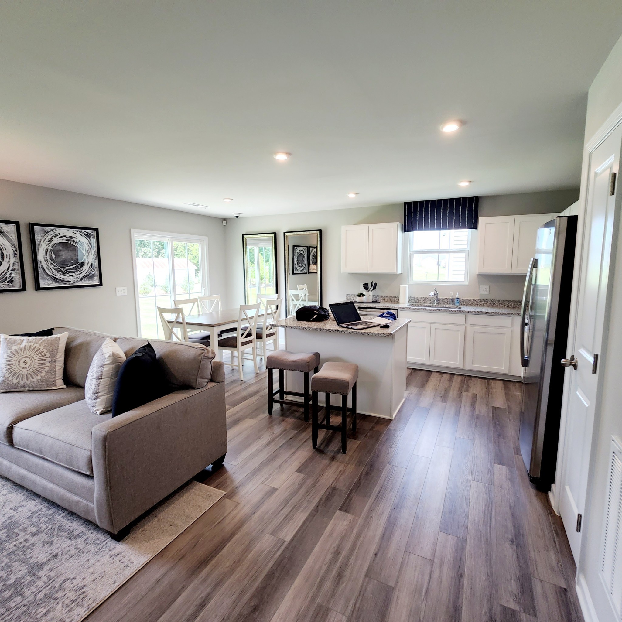 1701 Quail Run Way Property Photo 4