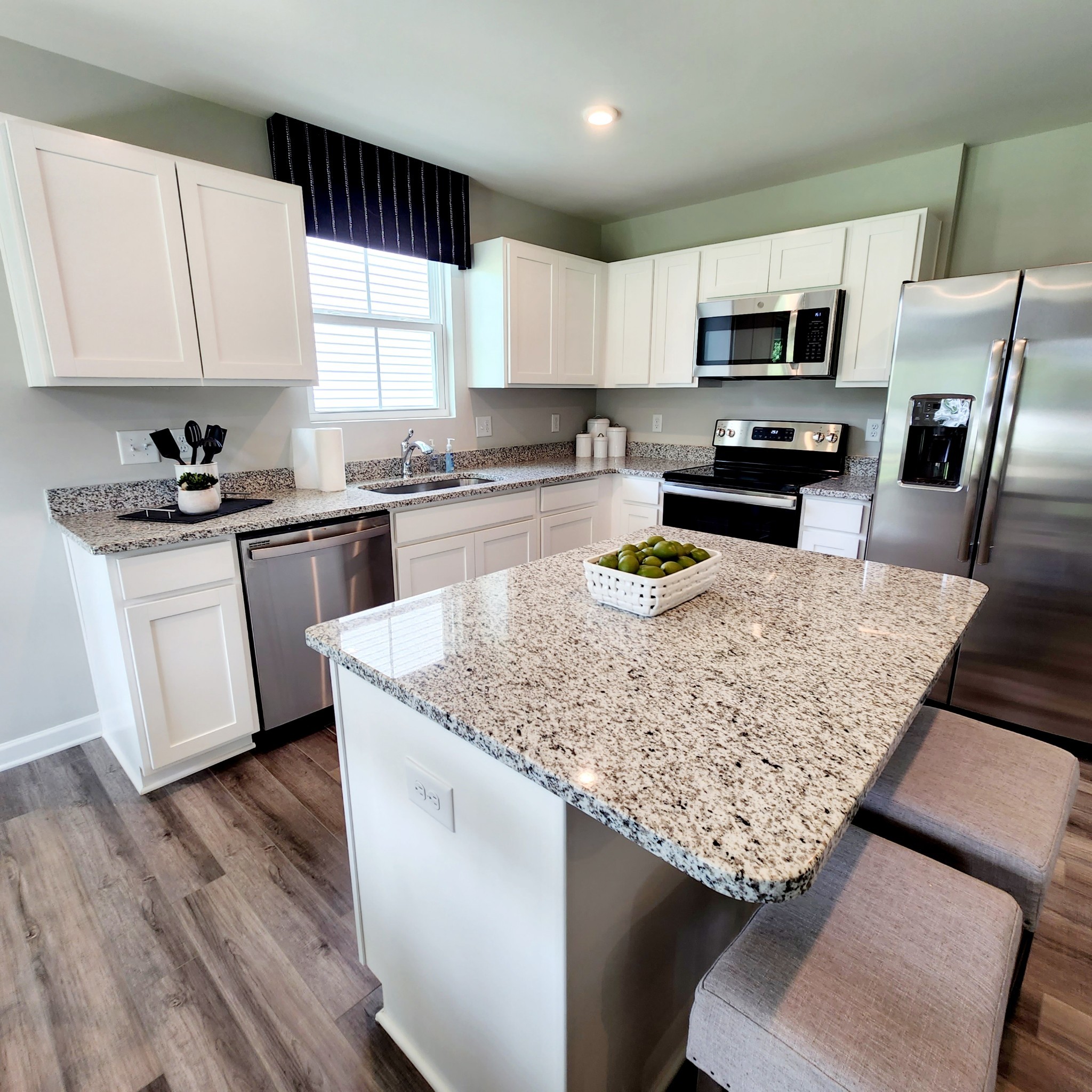 1701 Quail Run Way Property Photo 7