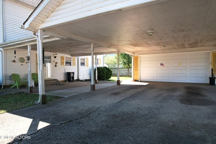 900 Georgia Ave Property Photo 2