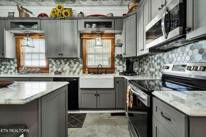 900 Georgia Ave Property Photo 17