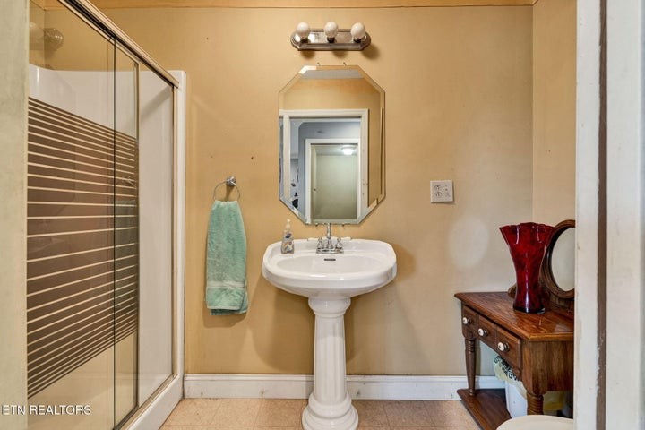 900 Georgia Ave Property Photo 34