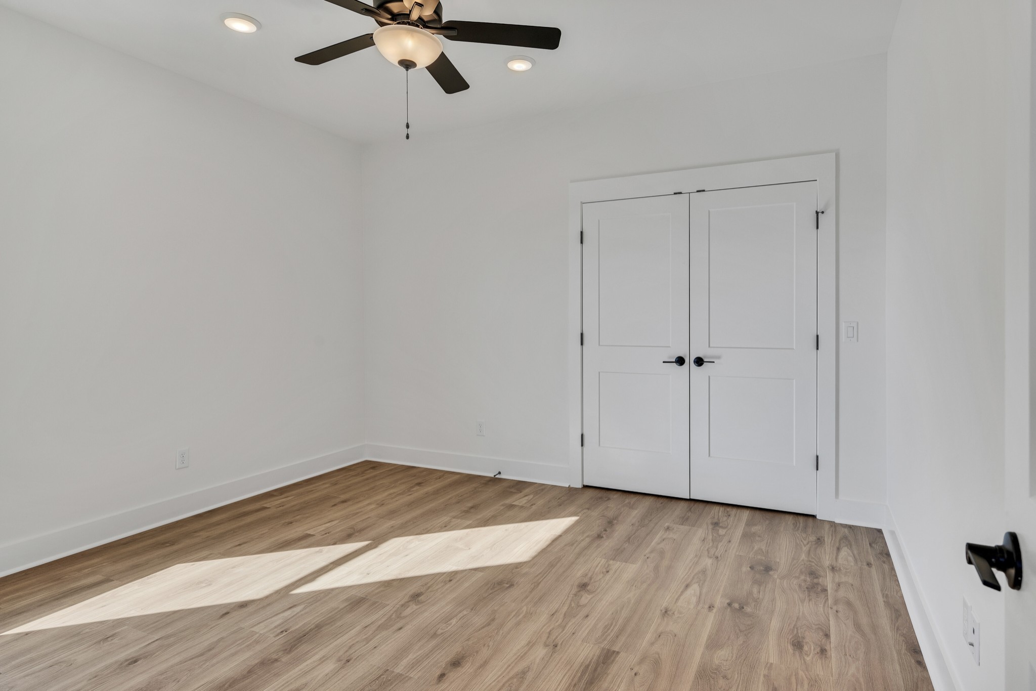 3066 Delmar Drive Property Photo 6