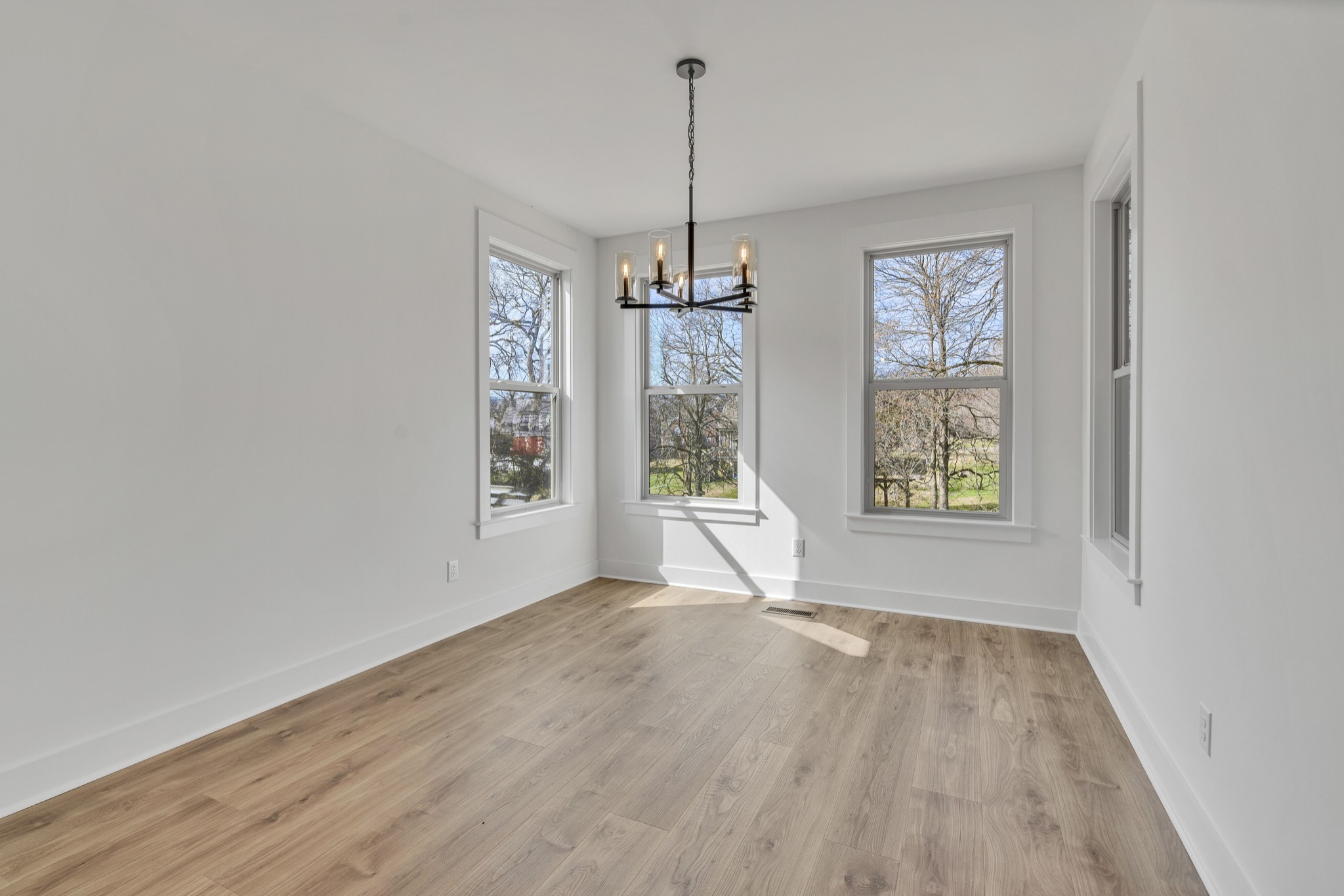 3066 Delmar Drive Property Photo 8