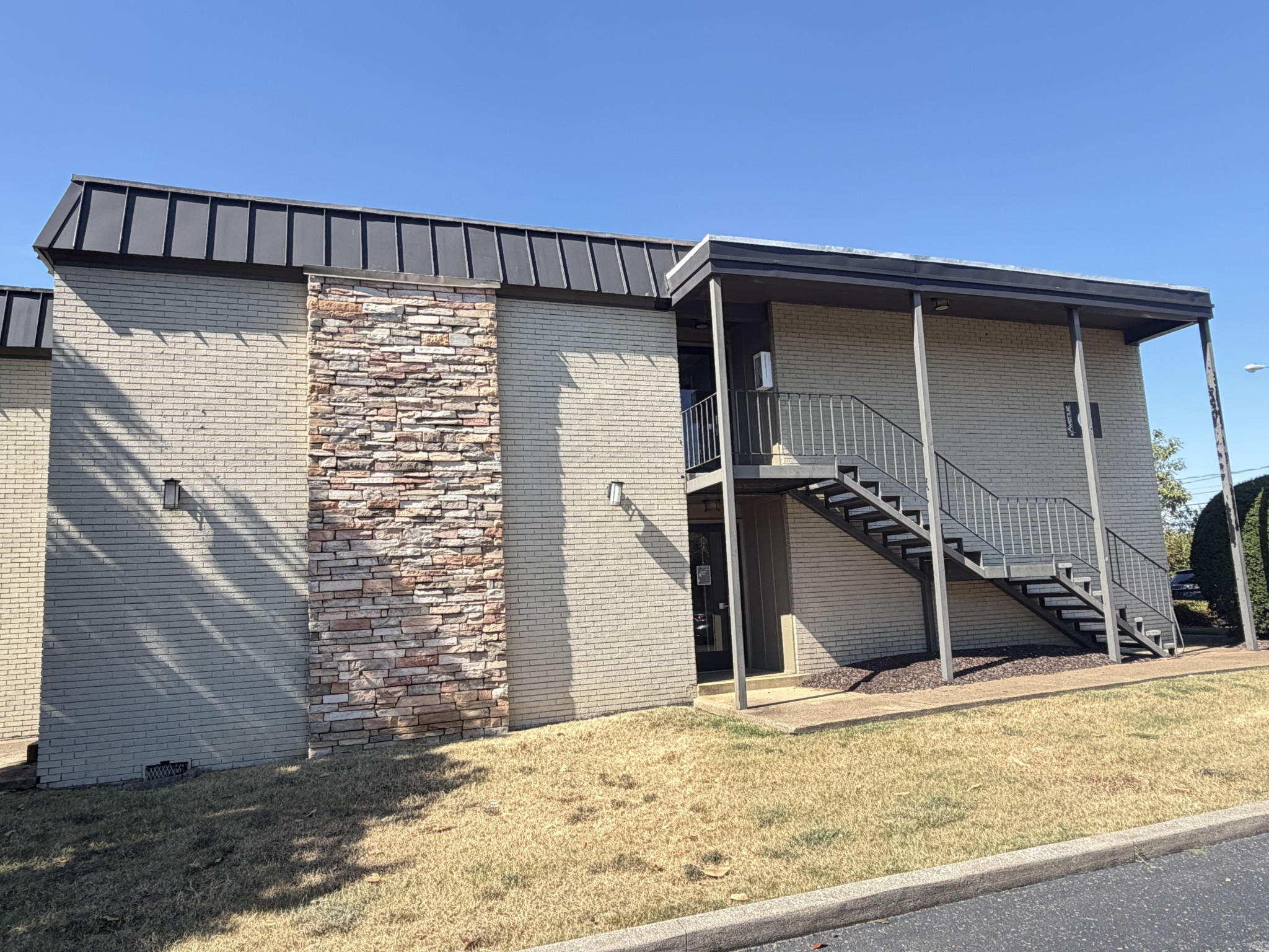 6680 Charlotte Pike Property Photo 1