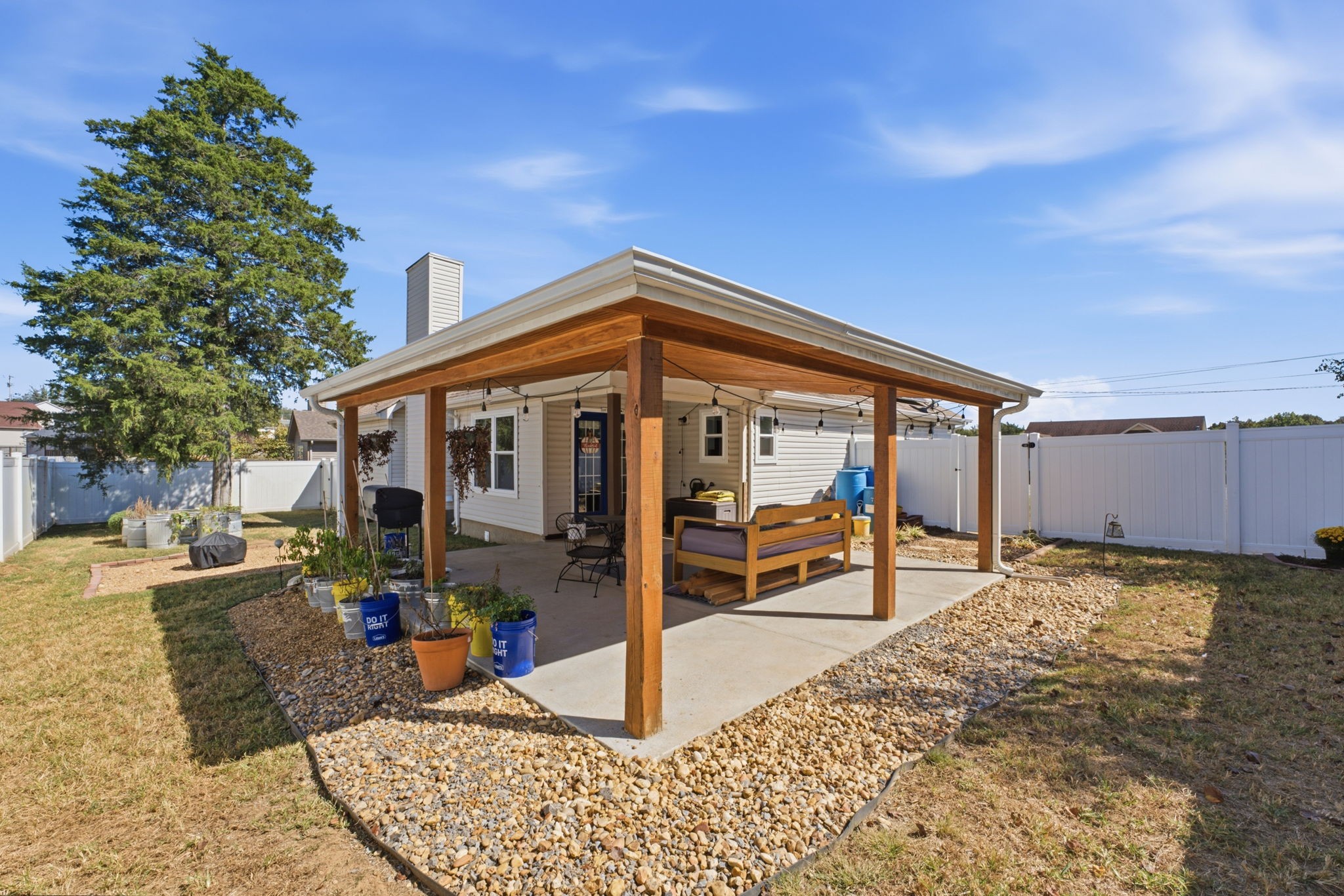 736 Clear Cir Property Photo 4