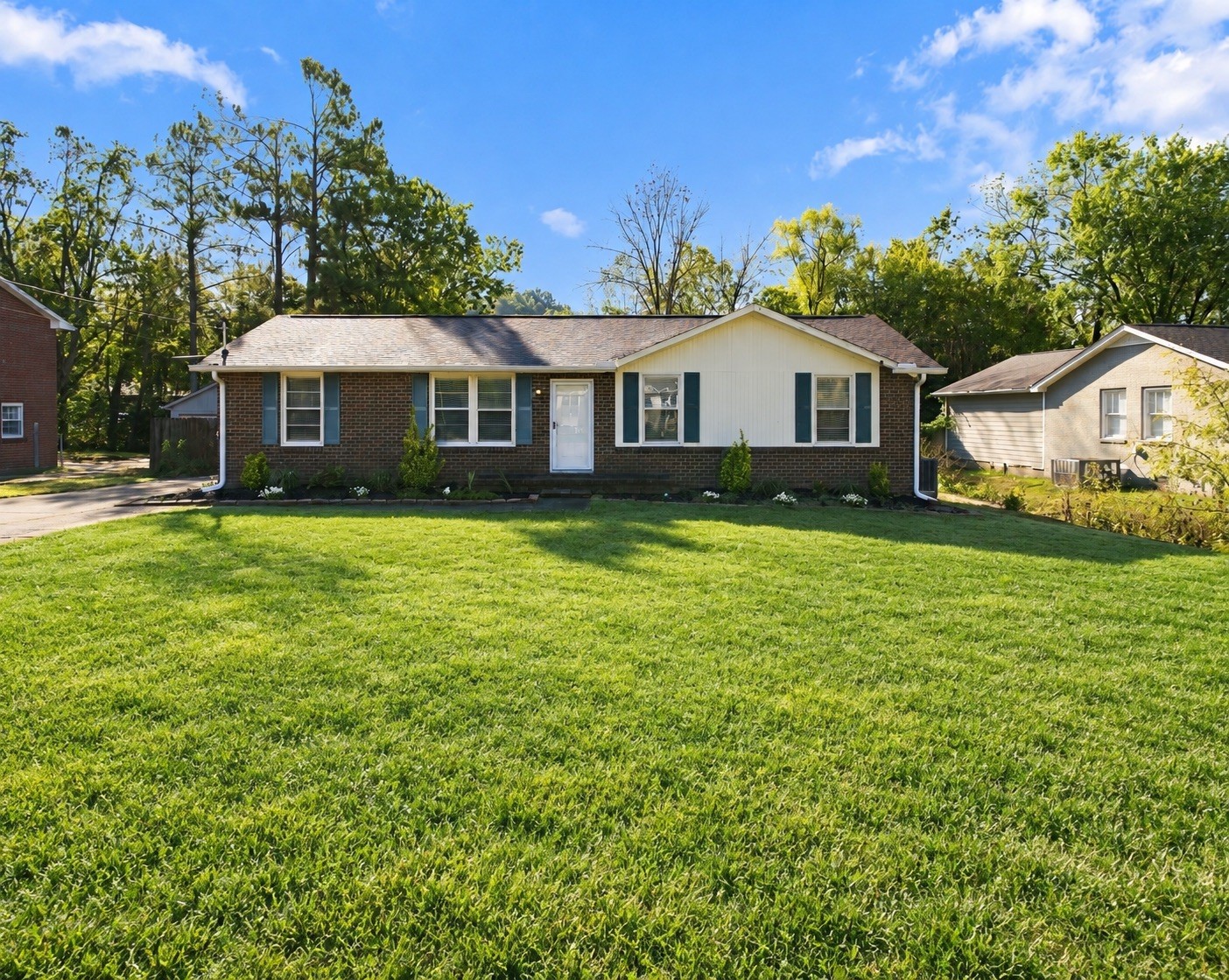 230 New Sawyer Brown Rd Property Photo 1