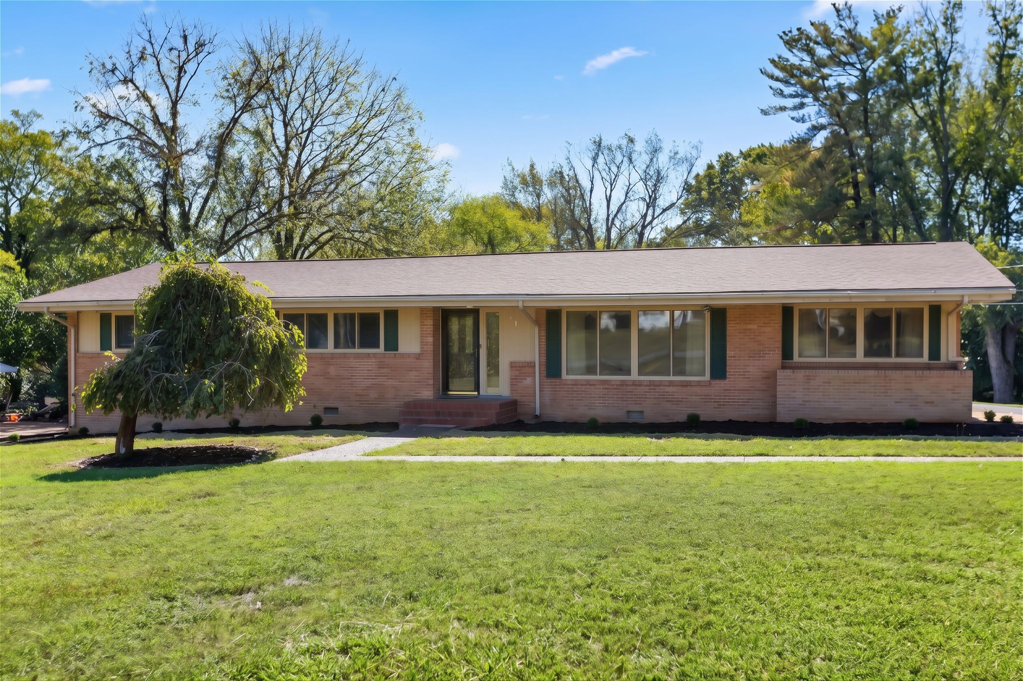212 Pineview St Property Photo 1
