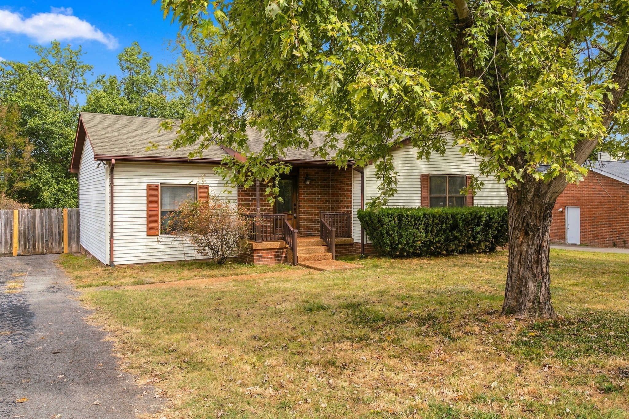 661 Dutchmans Dr Property Photo 2