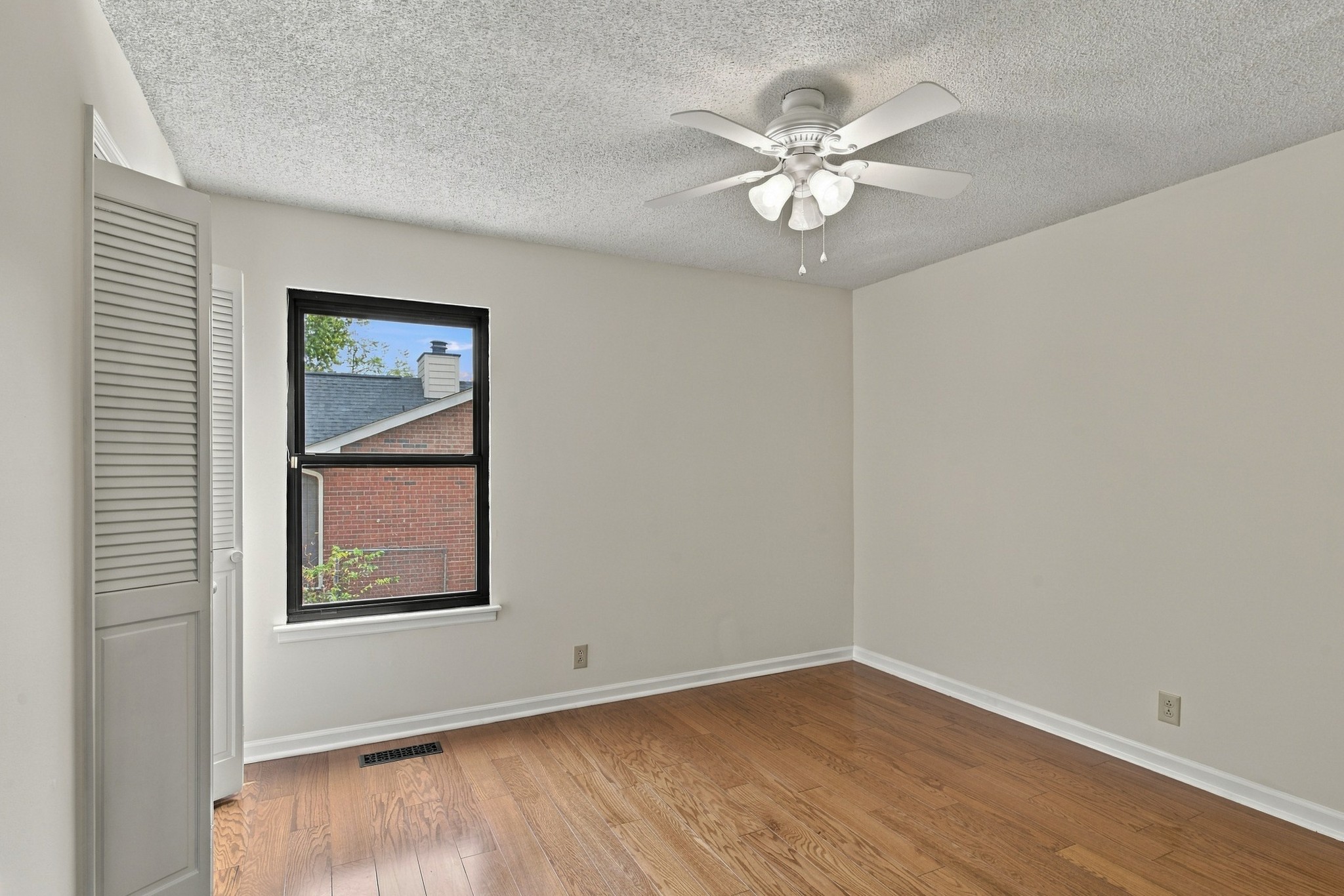 661 Dutchmans Dr Property Photo 23
