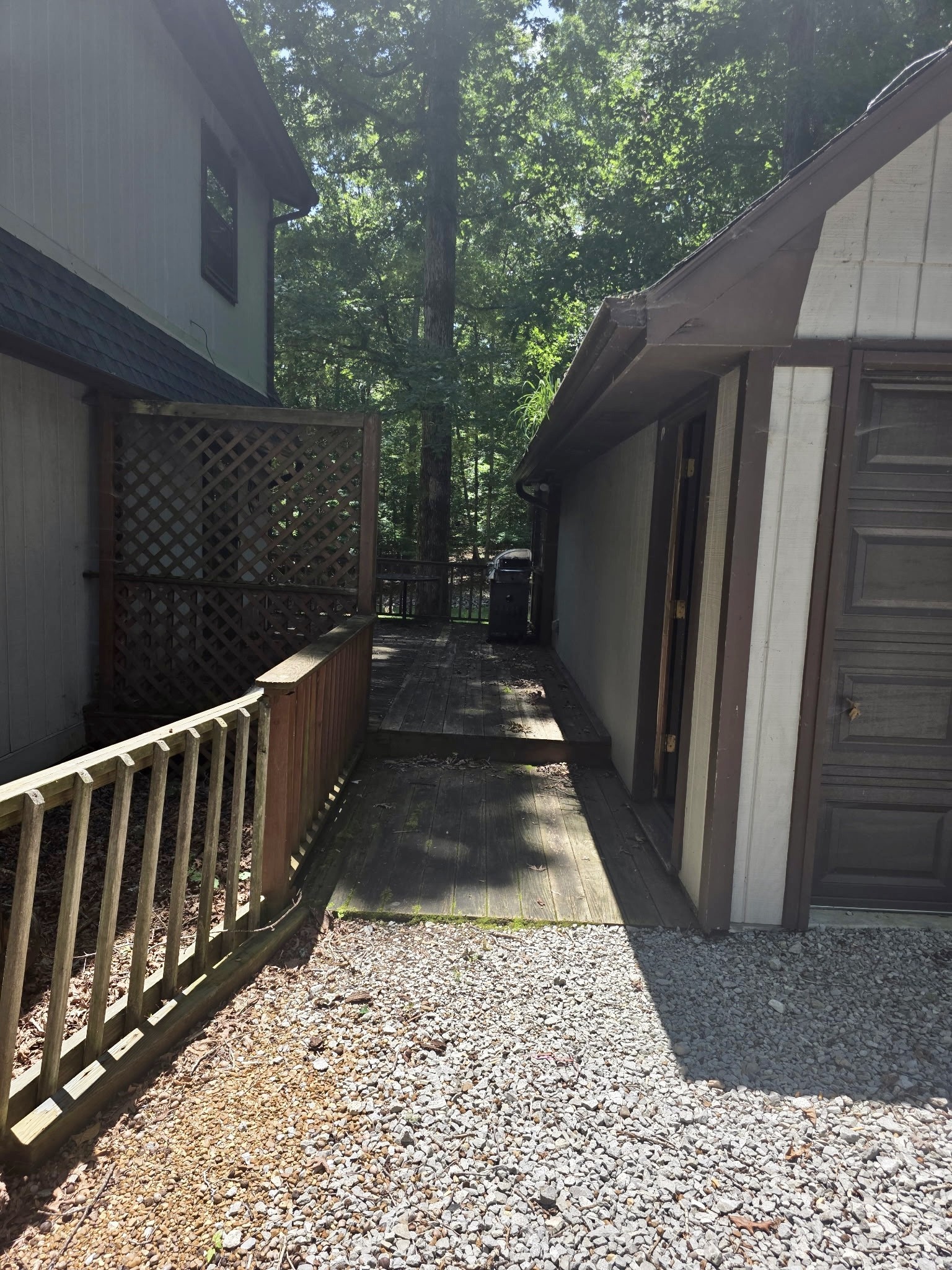 492 Lakeview St Property Photo 5