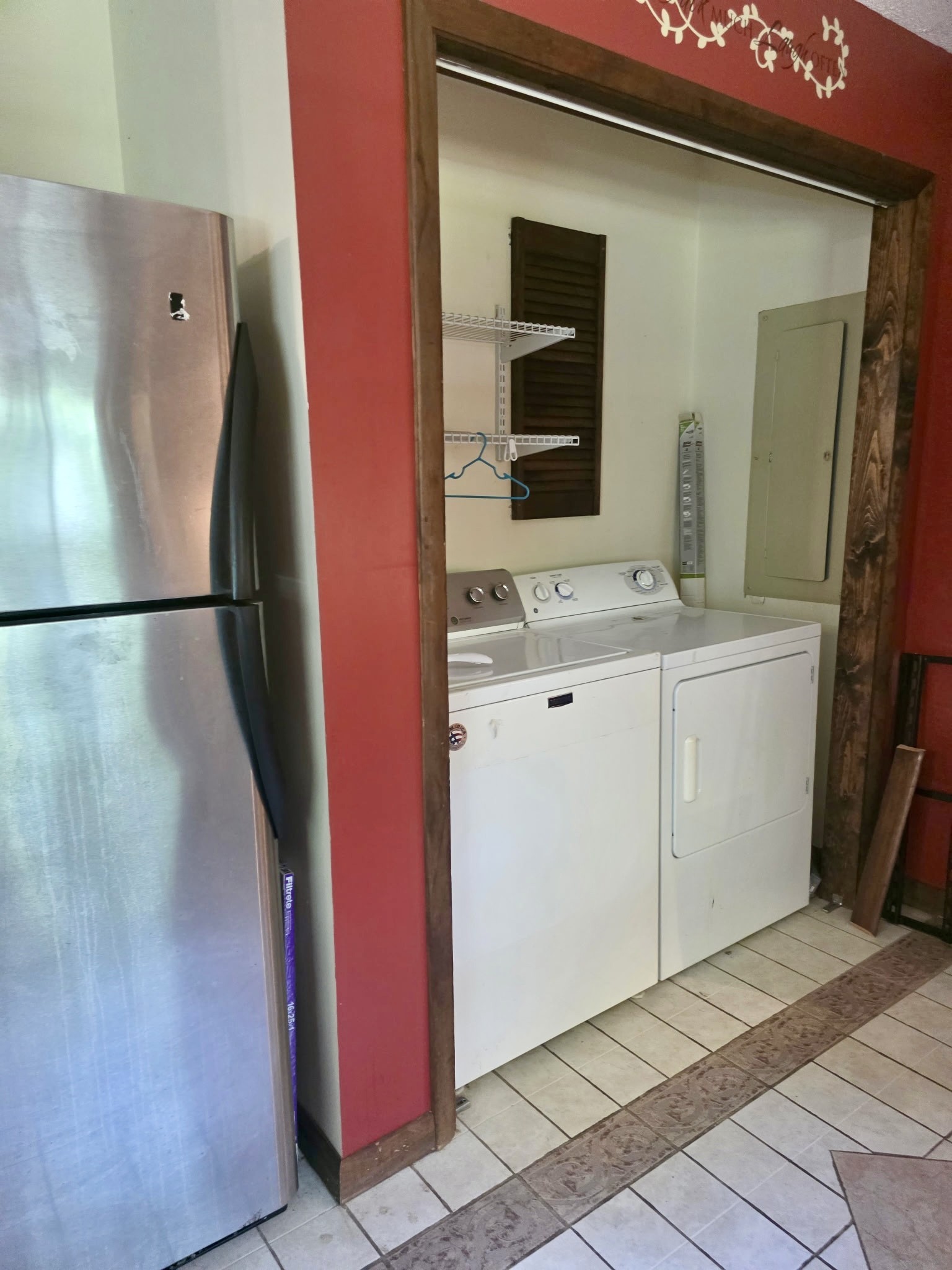 492 Lakeview St Property Photo 10