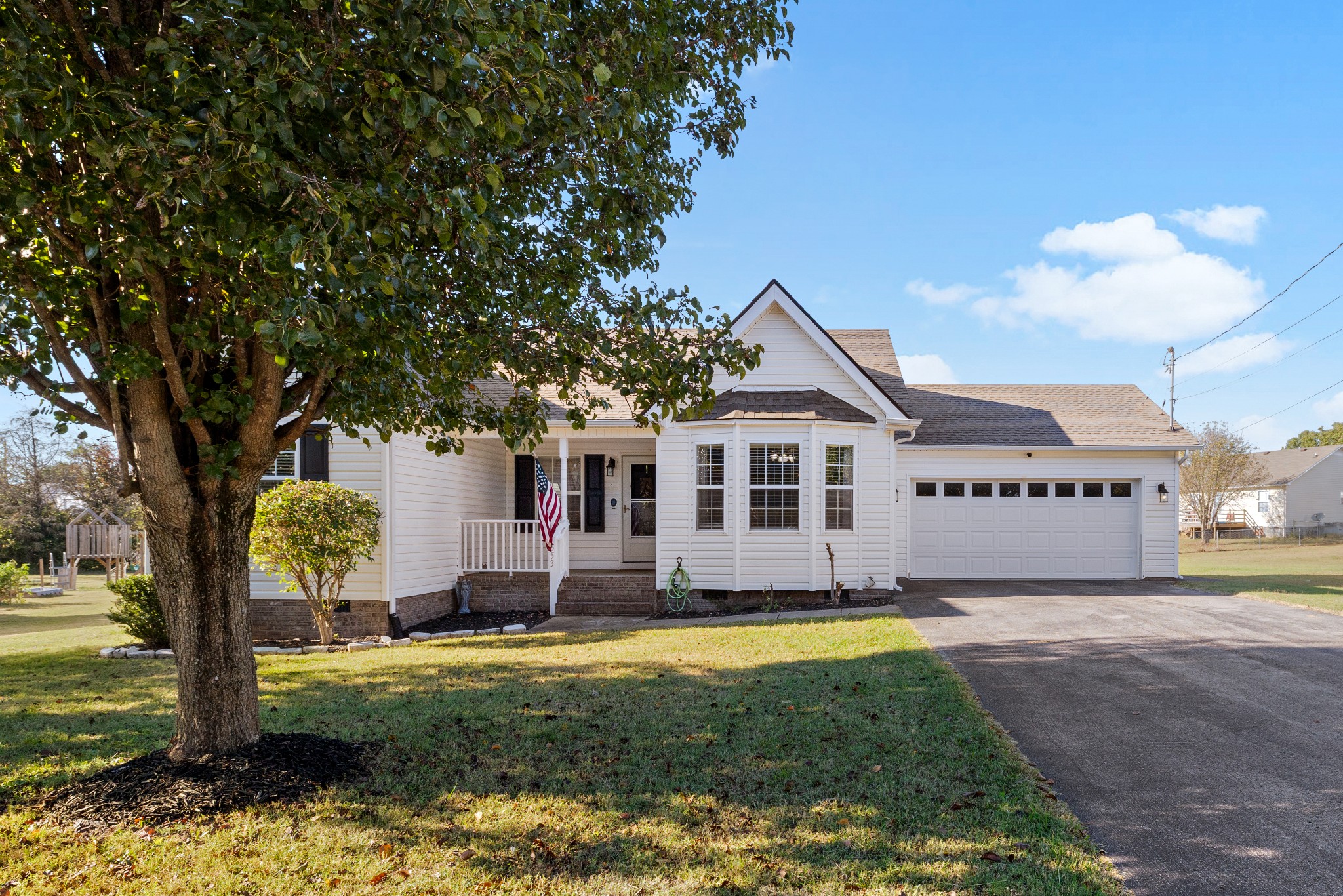 553 Winning Dr Property Photo 1