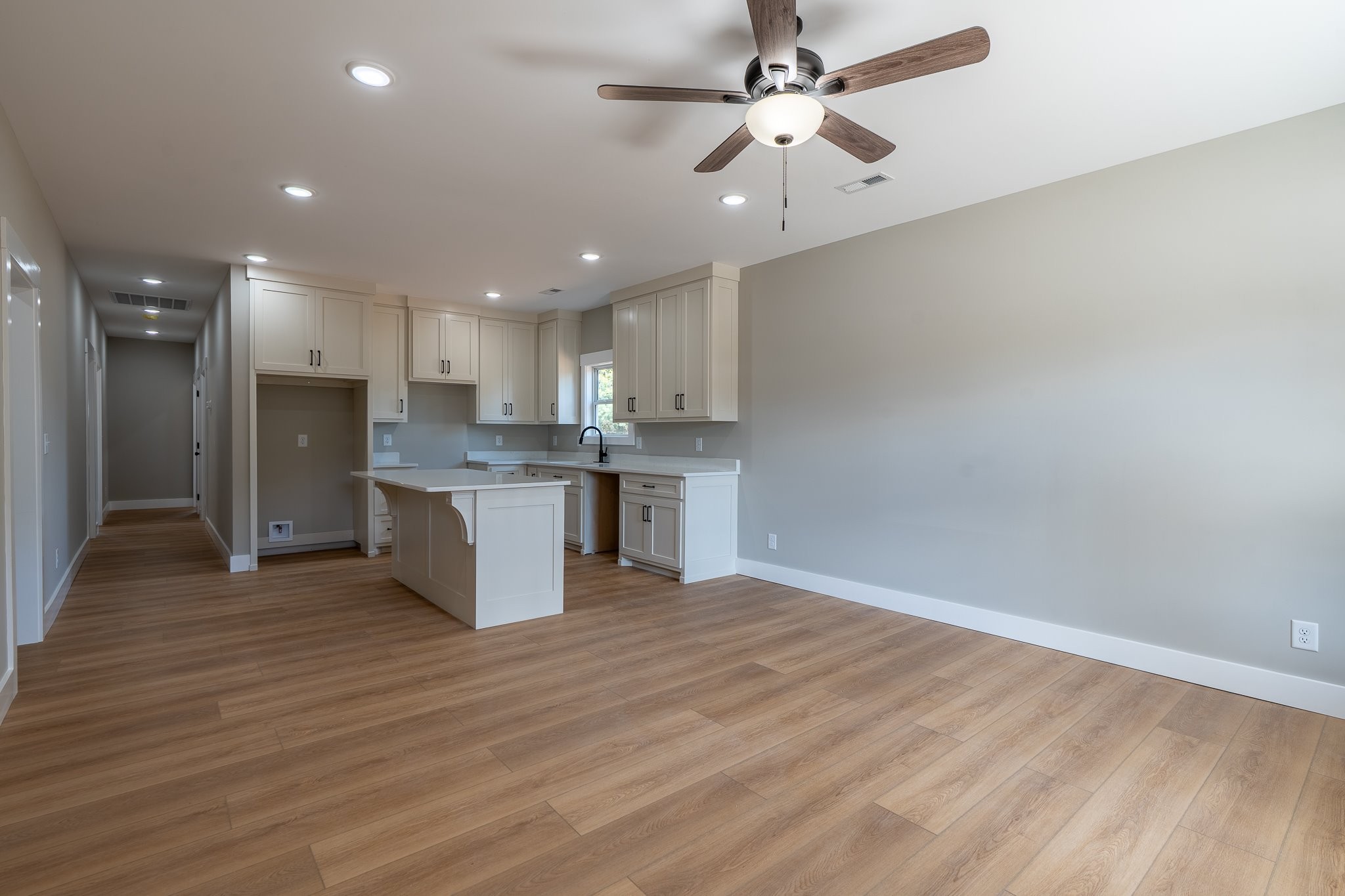 702 1st St Property Photo 5