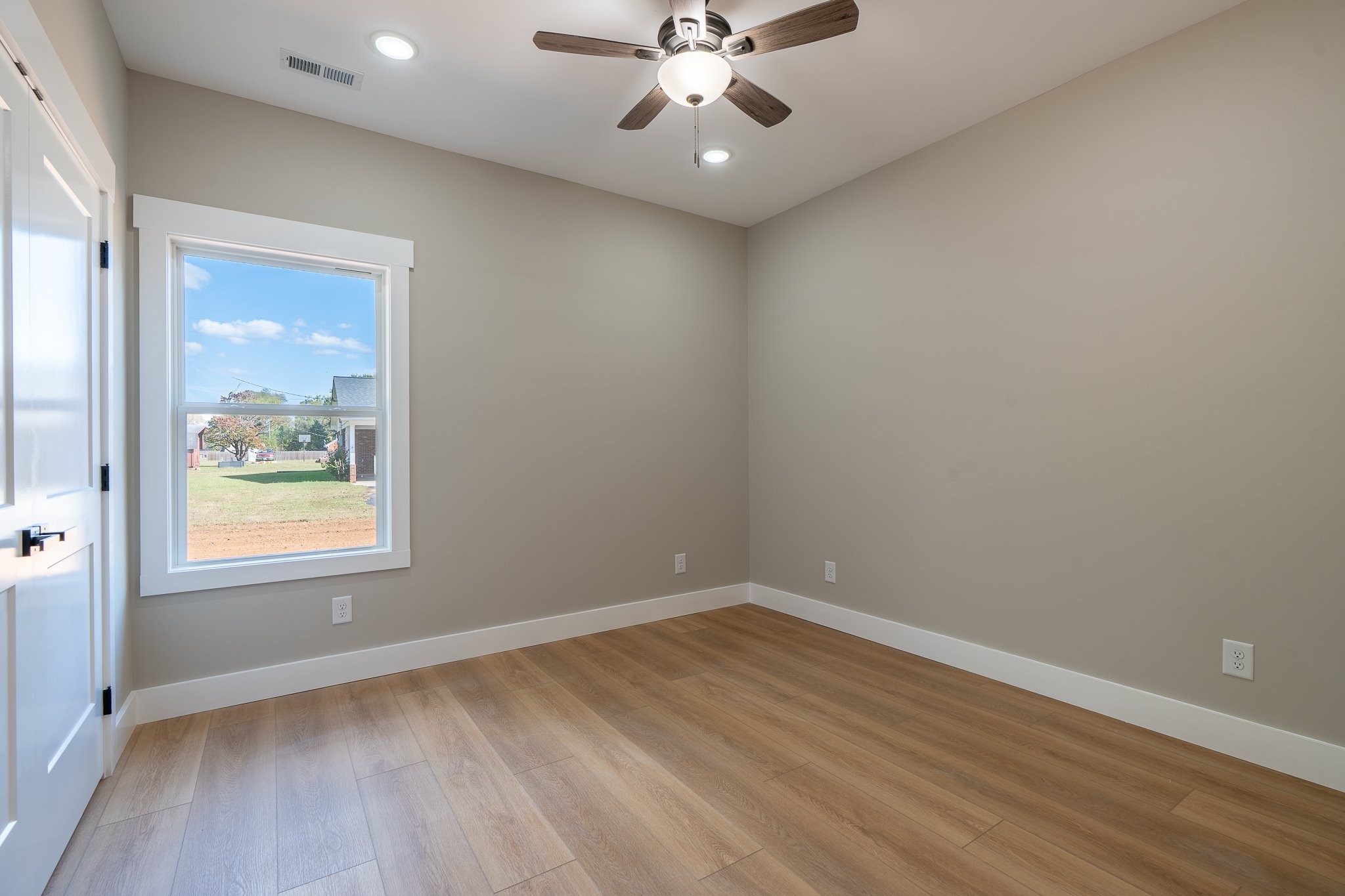 702 1st St Property Photo 10