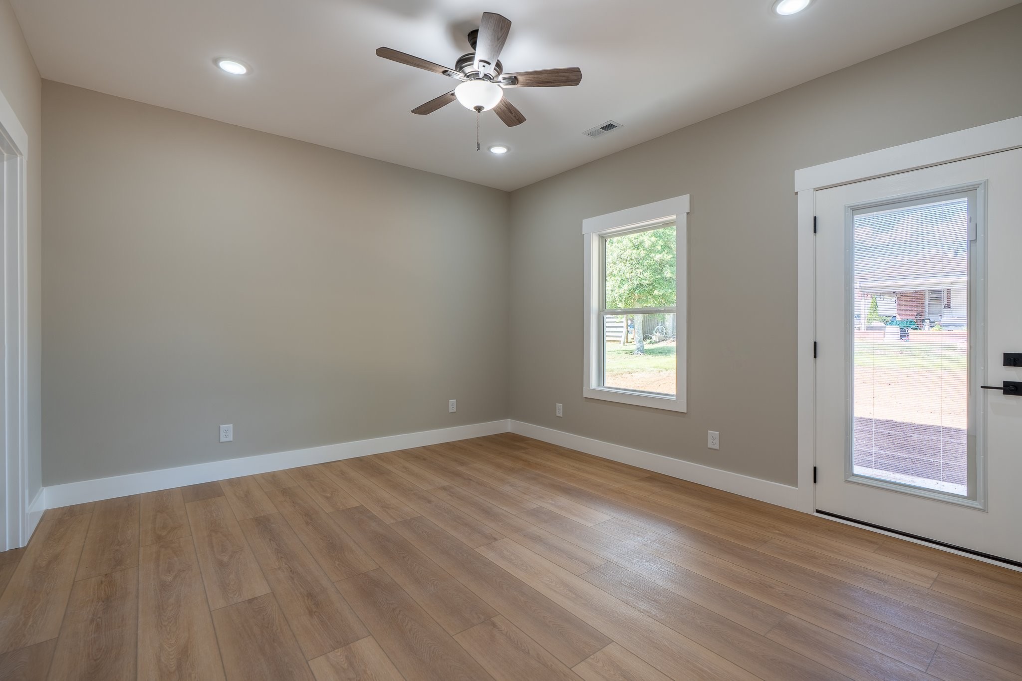702 1st St Property Photo 12