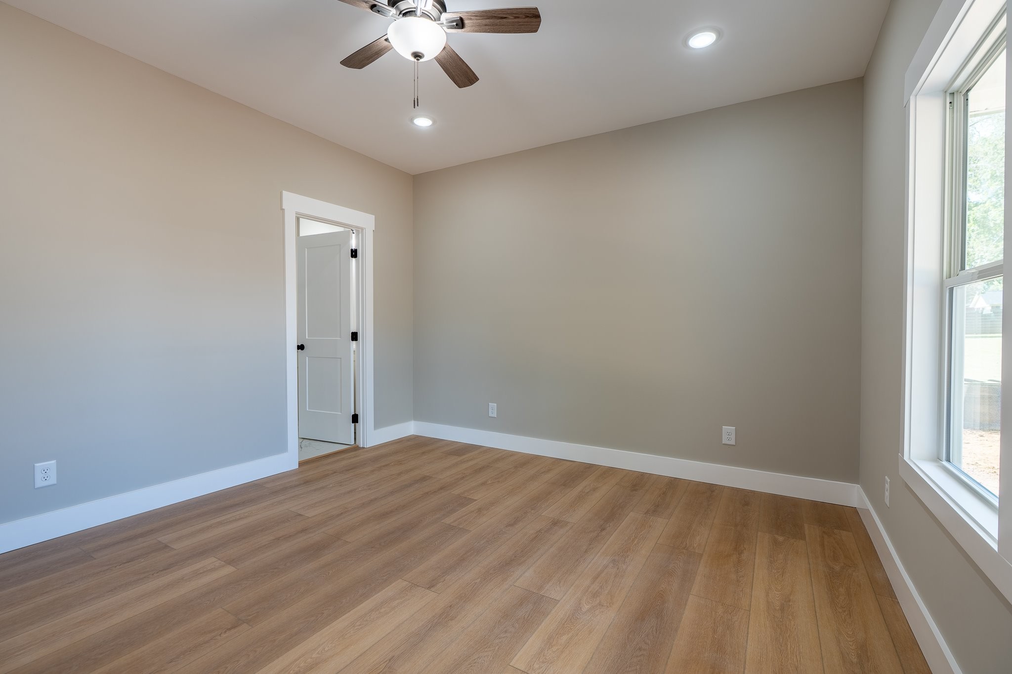 702 1st St Property Photo 13