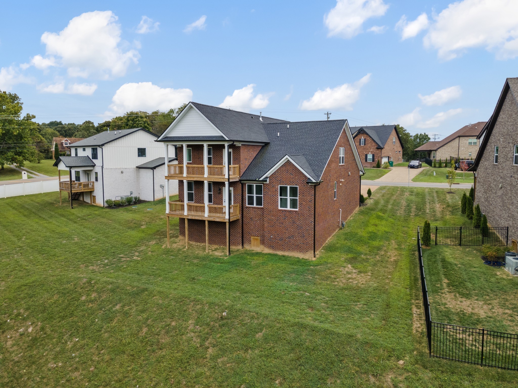 102 Stewarts Landing Dr Property Photo 3