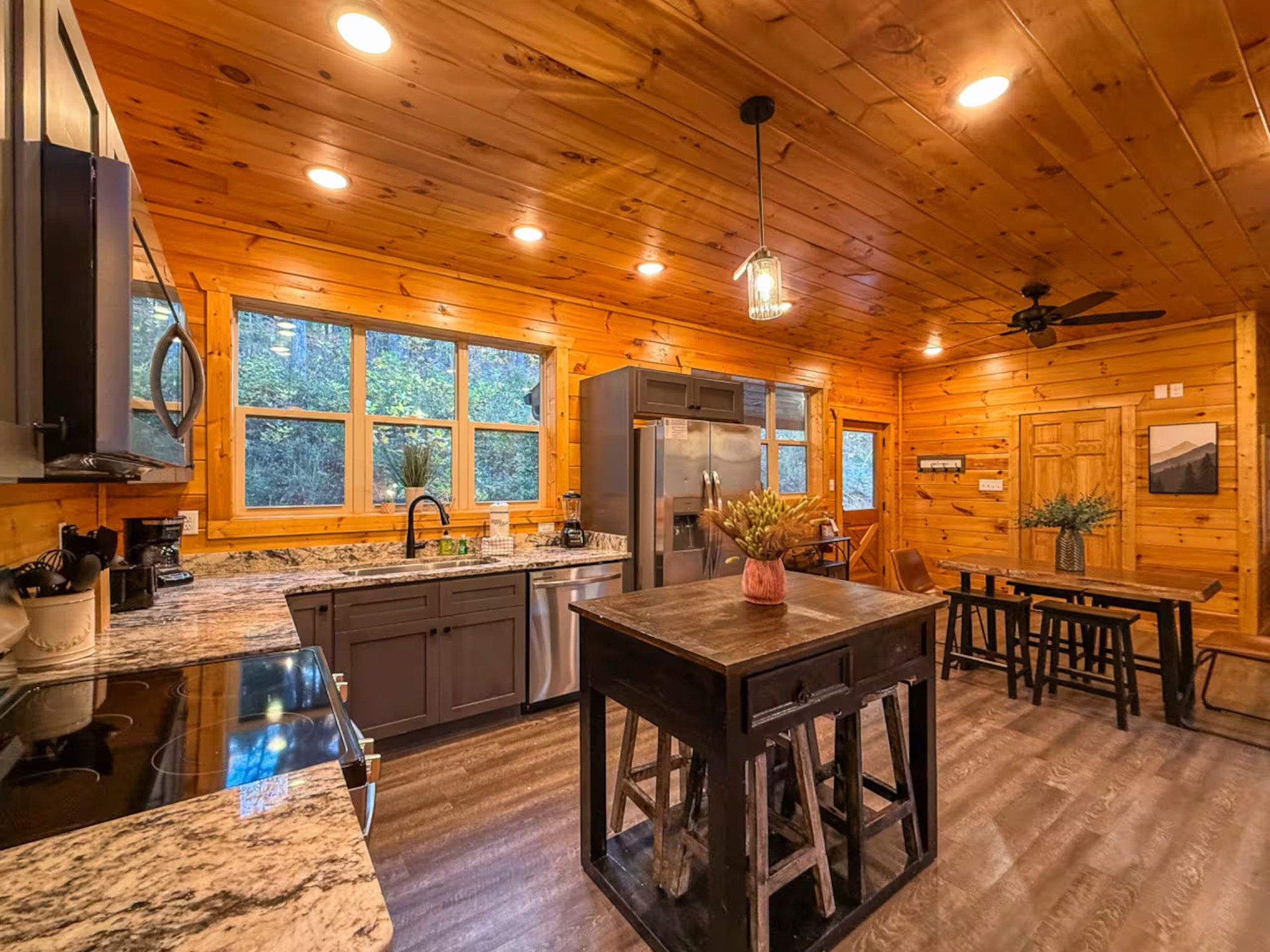 2016 Shamrock Way Property Photo 8