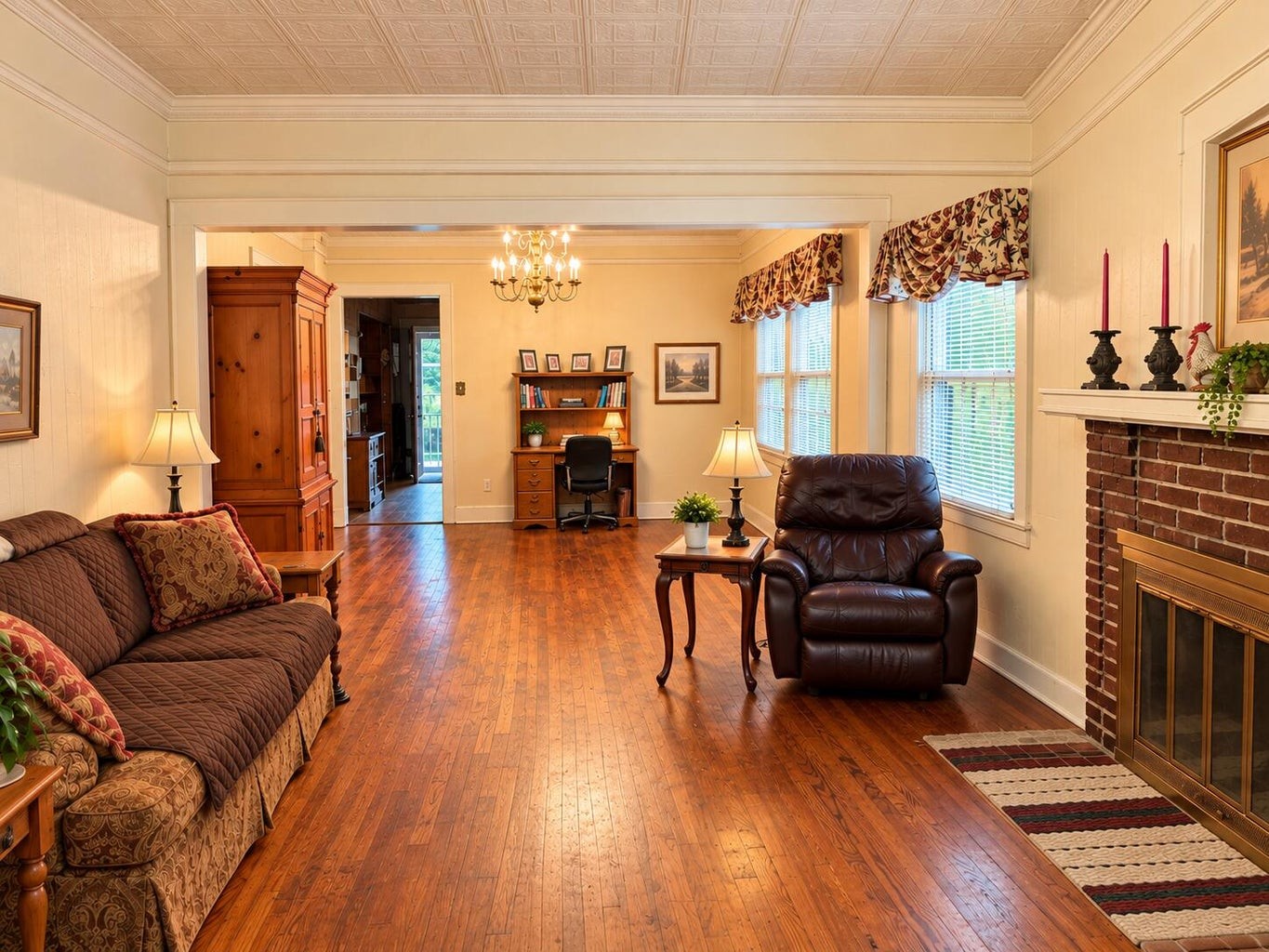 525 Hedgewood Dr Property Photo 7