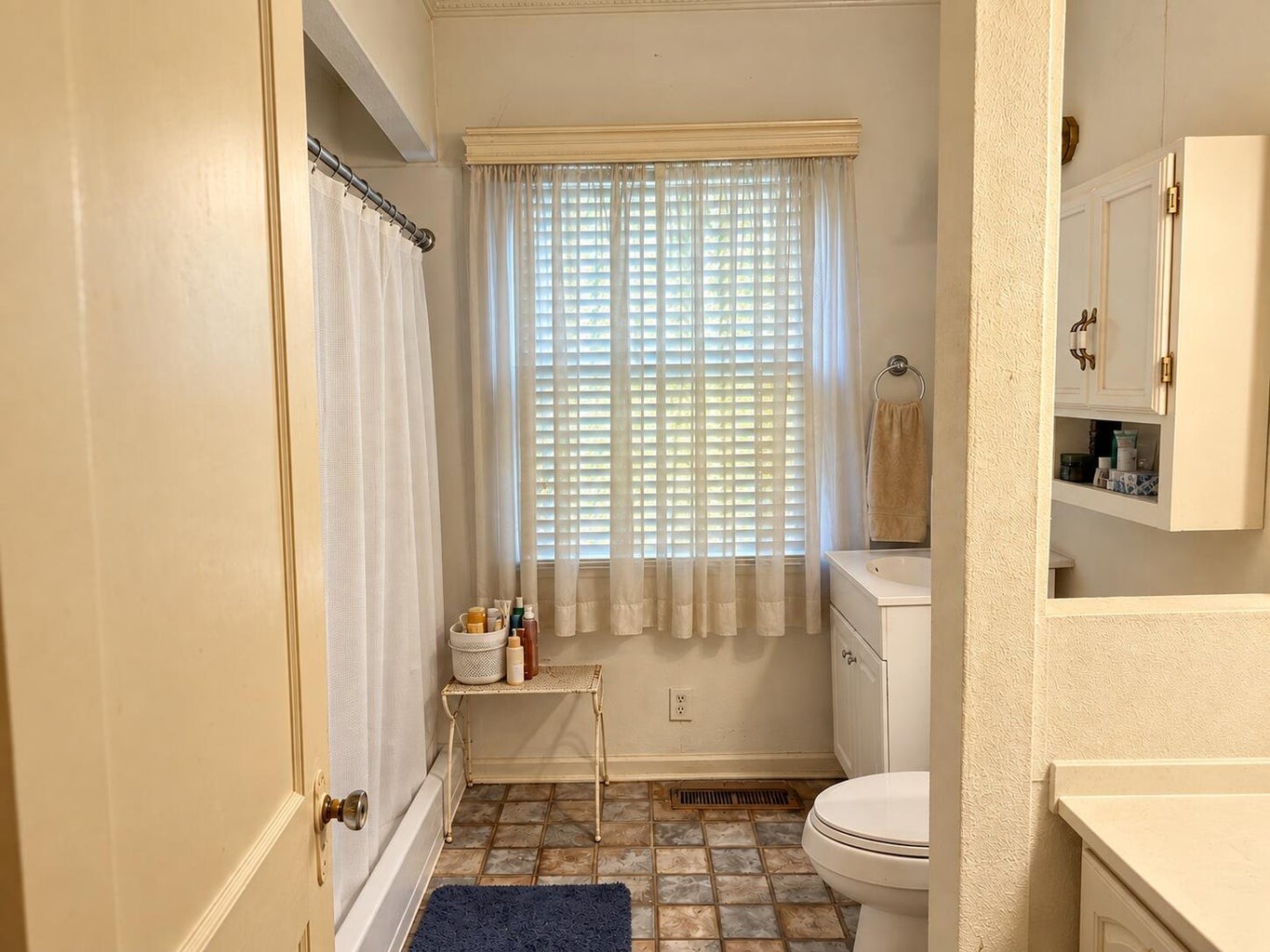 525 Hedgewood Dr Property Photo 10