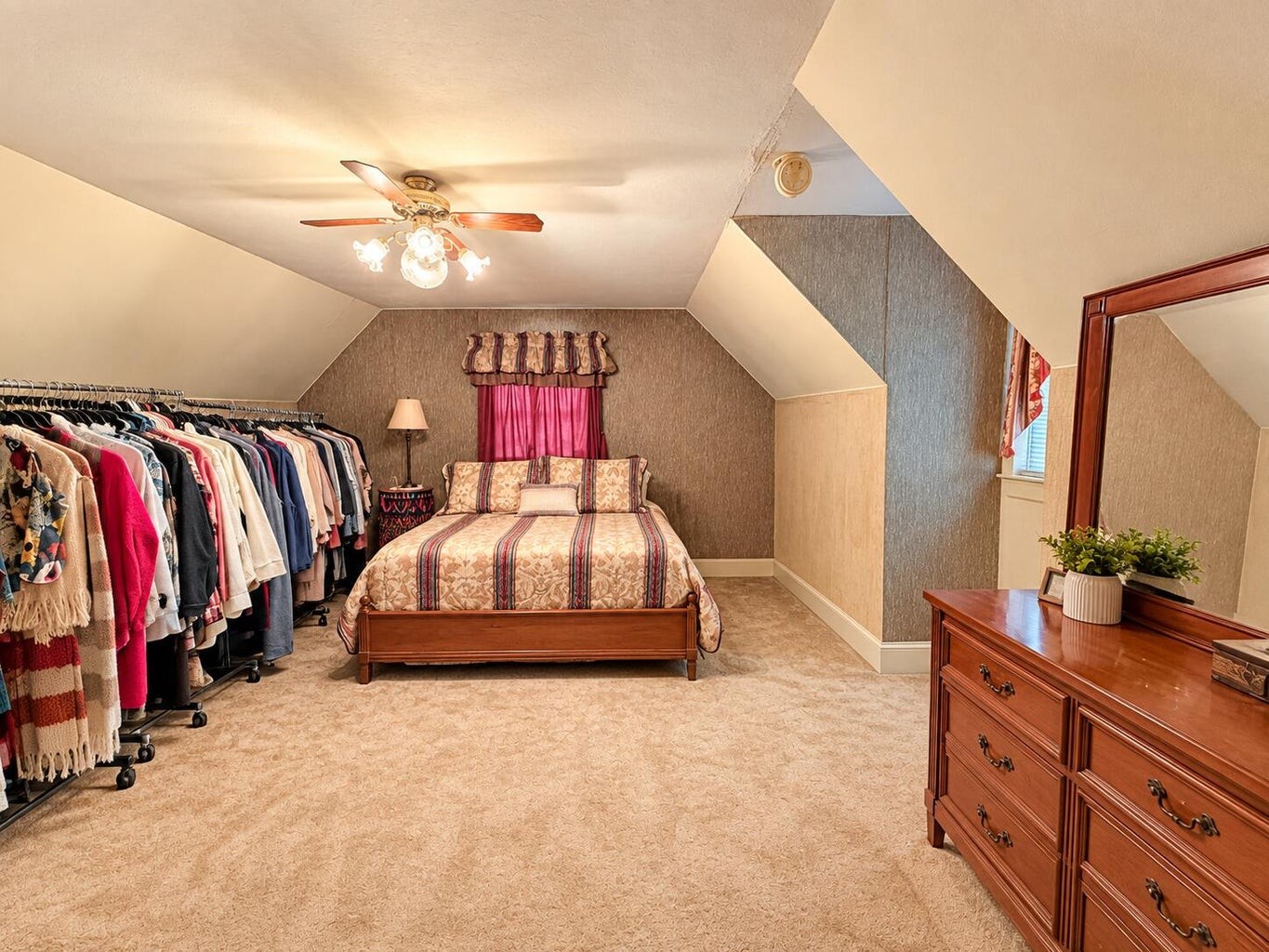 525 Hedgewood Dr Property Photo 11
