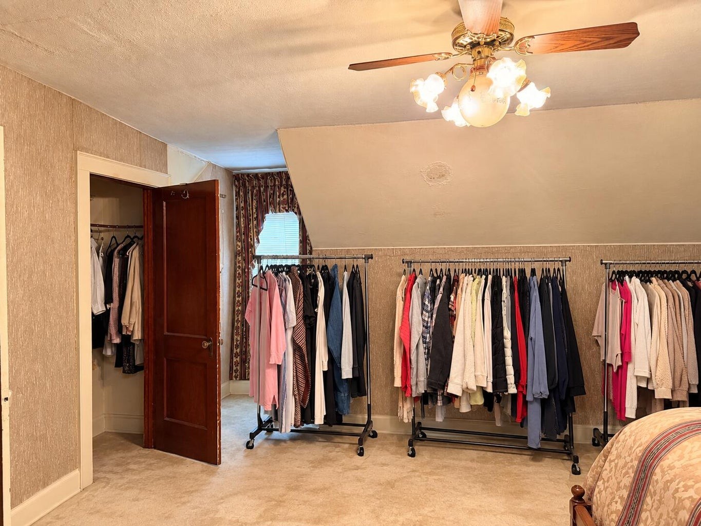 525 Hedgewood Dr Property Photo 12
