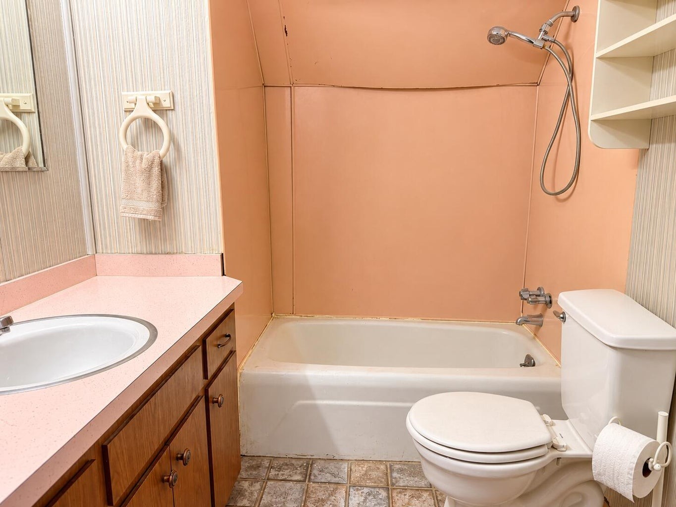 525 Hedgewood Dr Property Photo 16