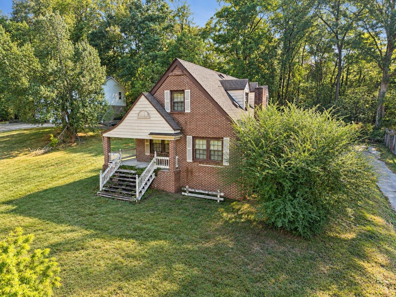 525 Hedgewood Dr Property Photo 19