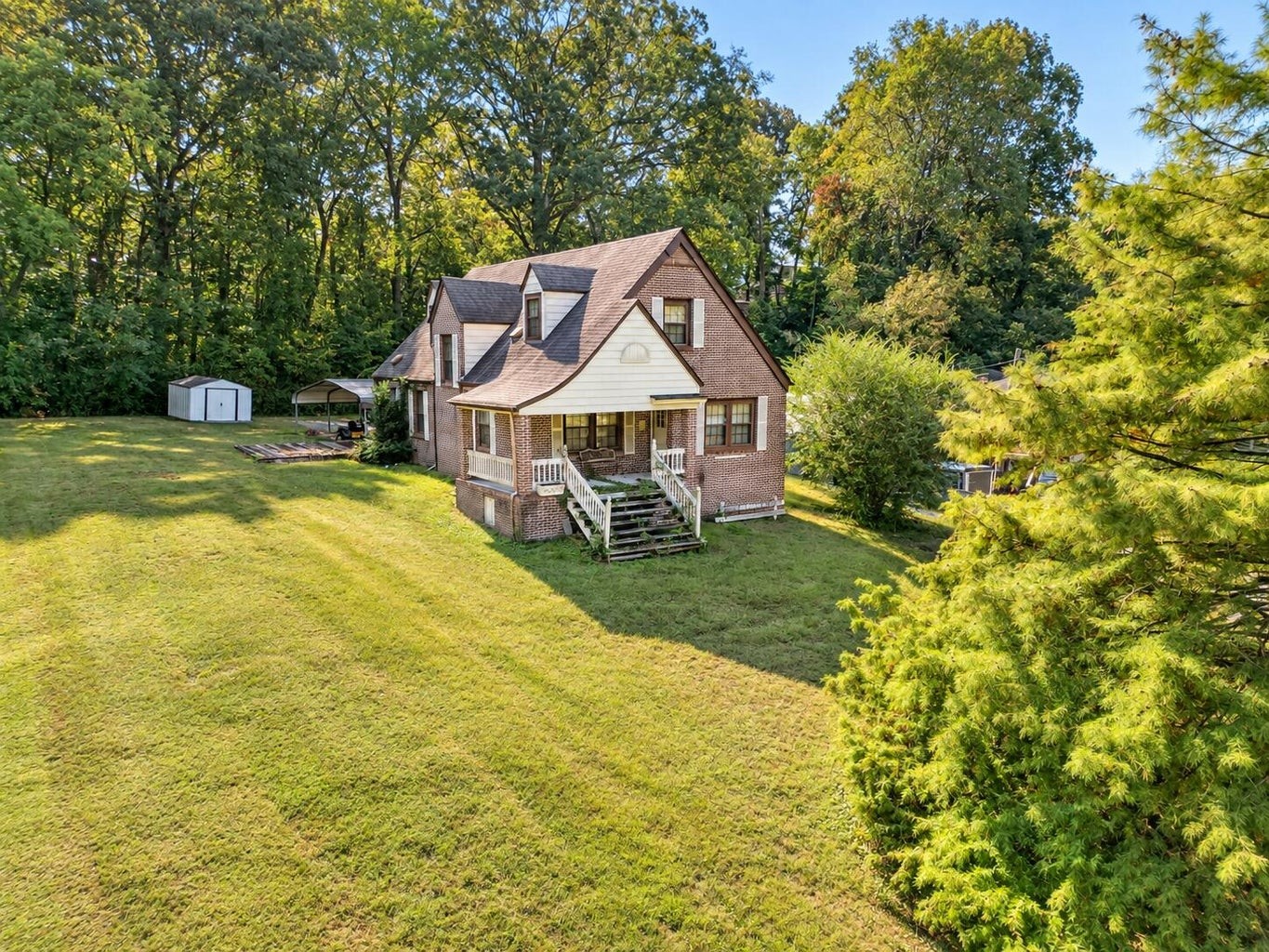 525 Hedgewood Dr Property Photo 20