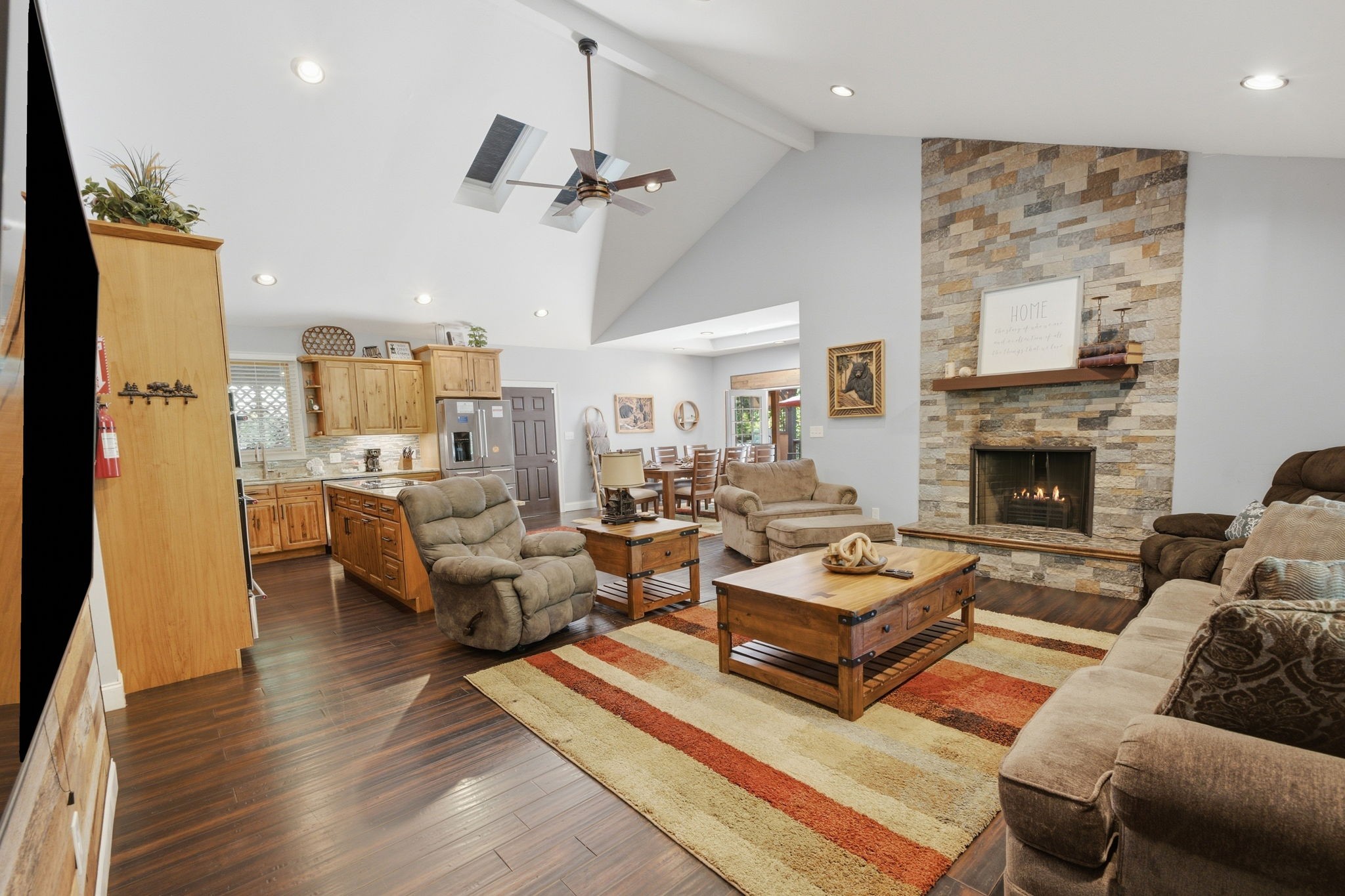 2029 Windy Ln Property Photo 5