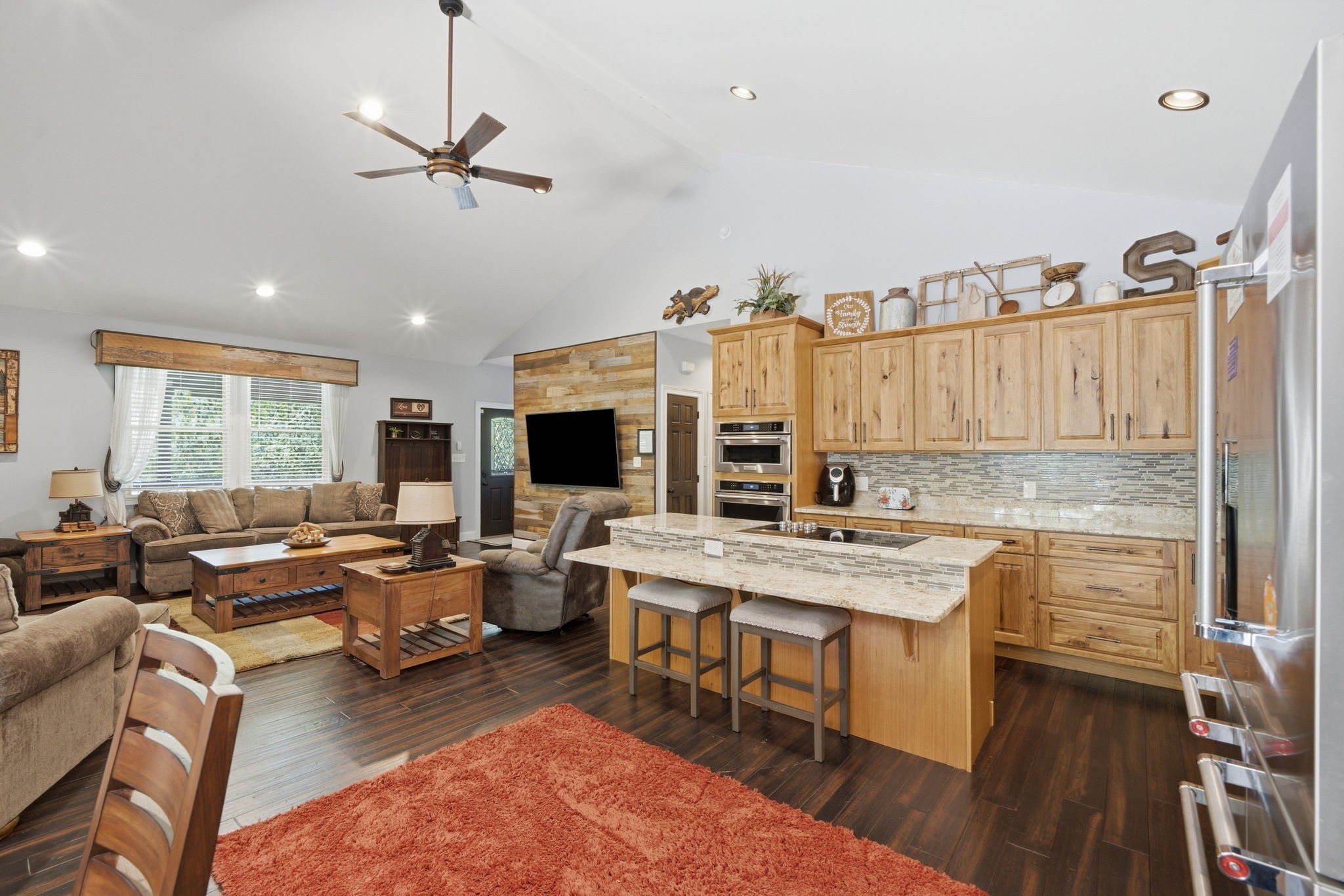 2029 Windy Ln Property Photo 13