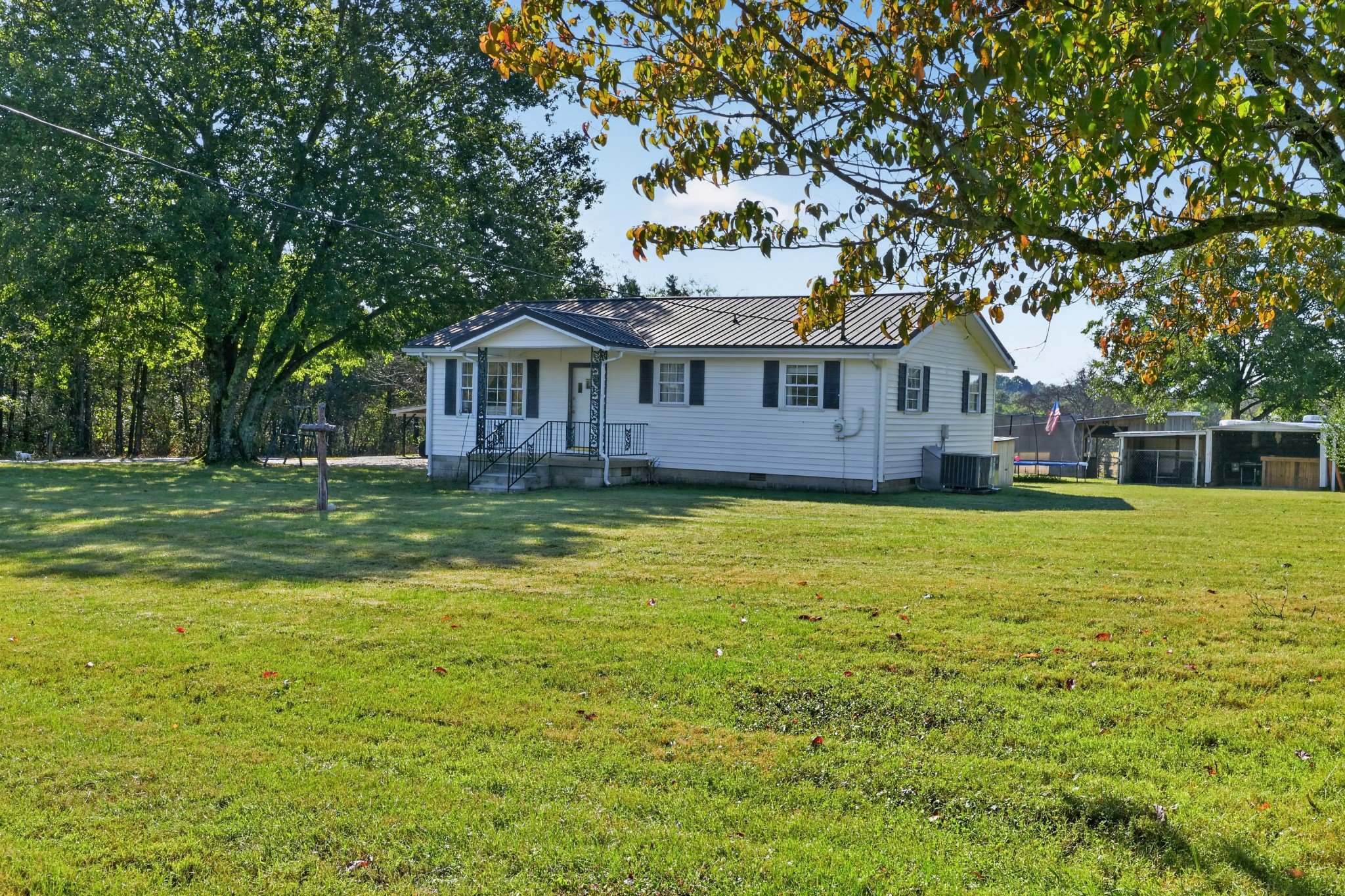 20 Phillips Ln Property Photo 1