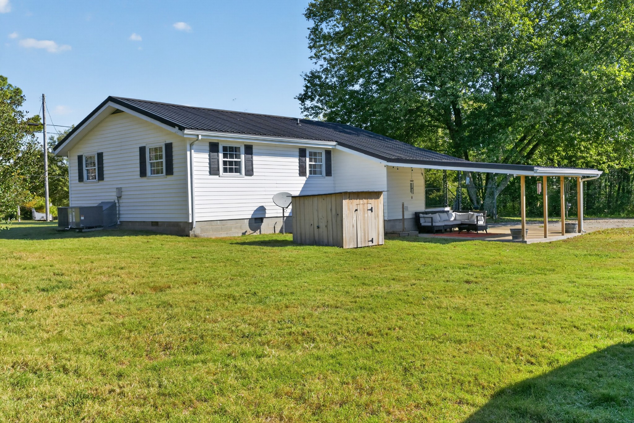 20 Phillips Ln Property Photo 2