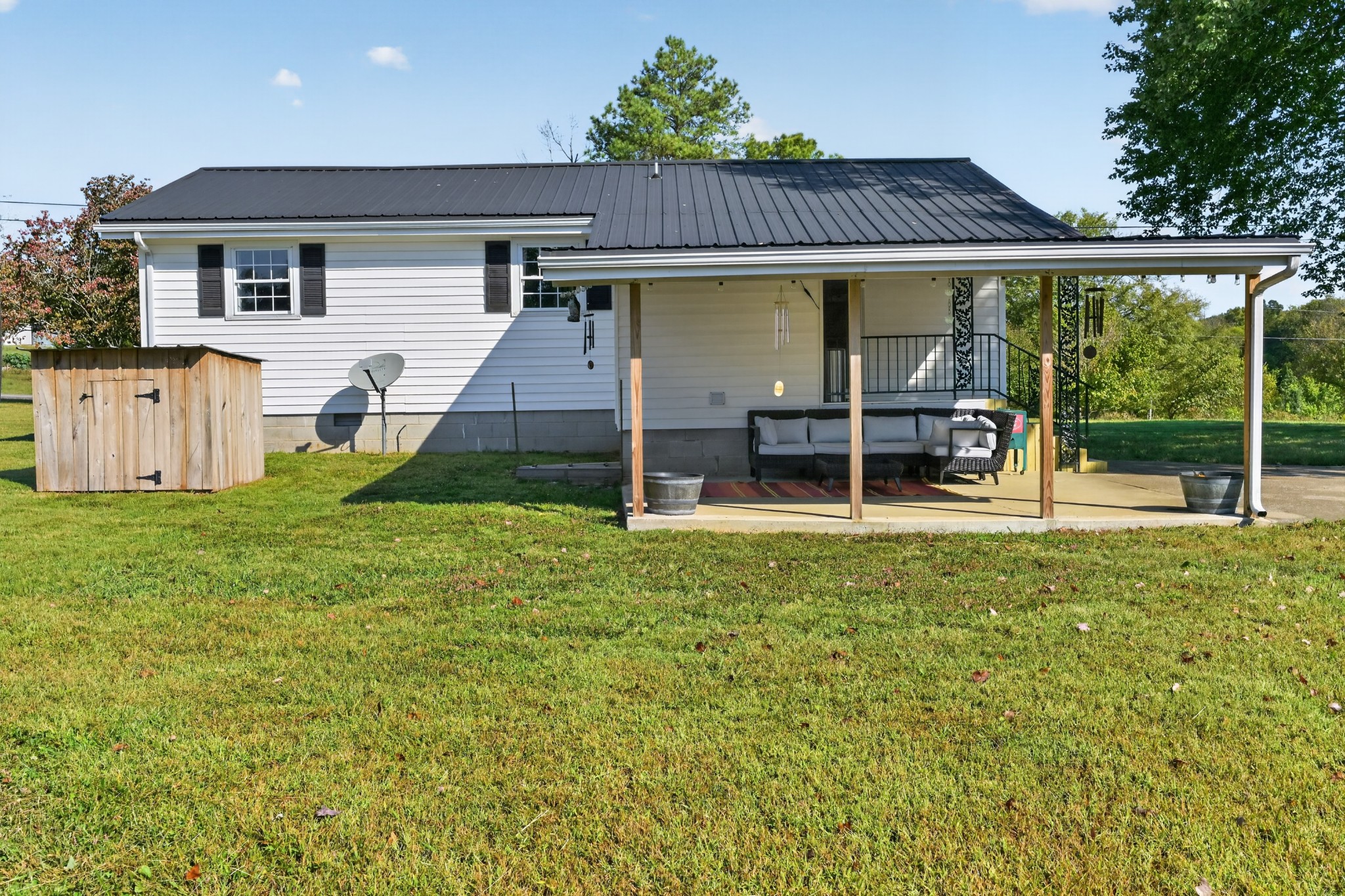 20 Phillips Ln Property Photo 3