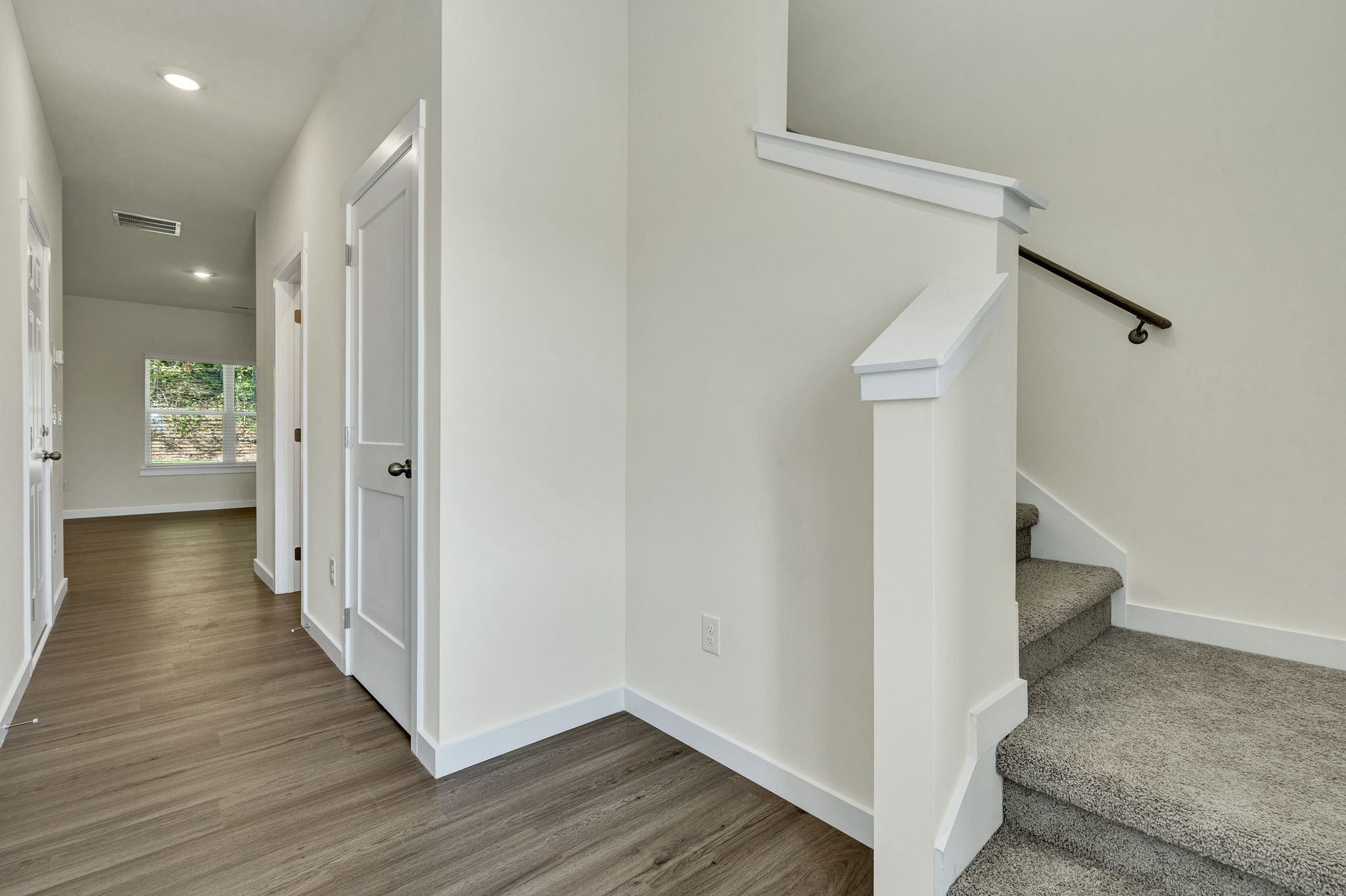 4093 Belcourt Dr, Ne Property Photo 7