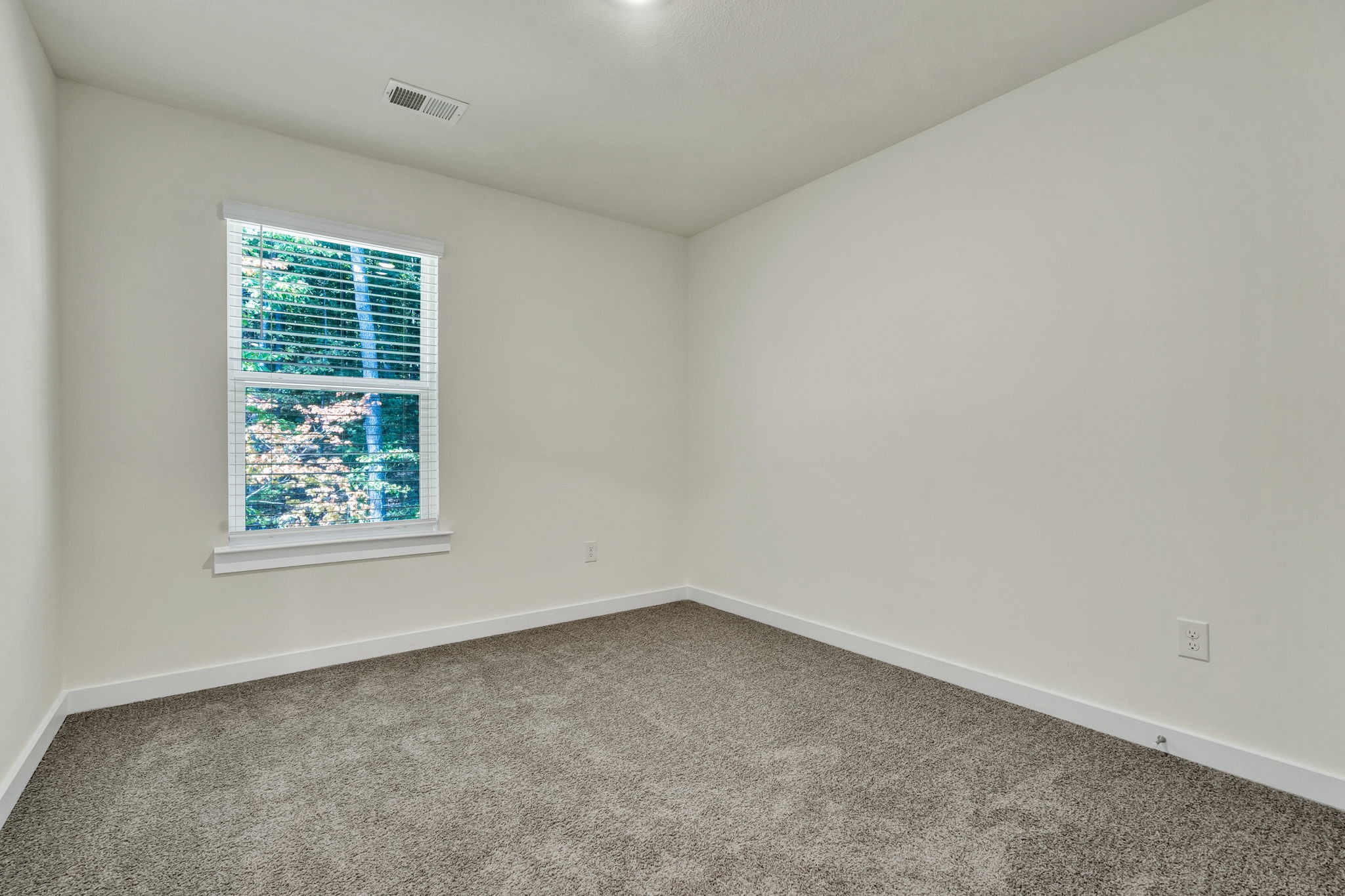 4093 Belcourt Dr, Ne Property Photo 20