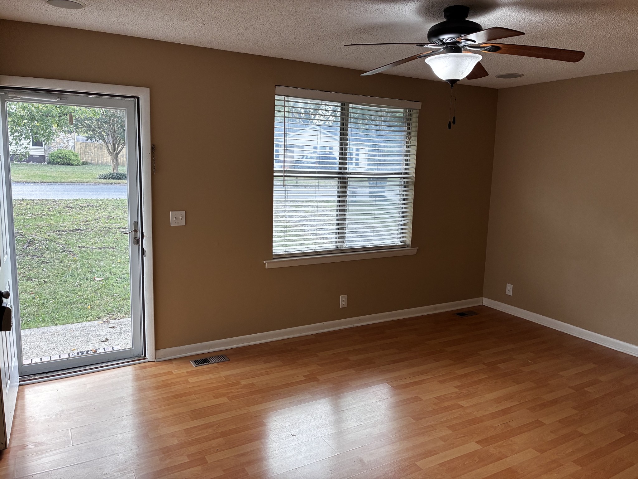 212 Sunny Acre Dr Property Photo 2
