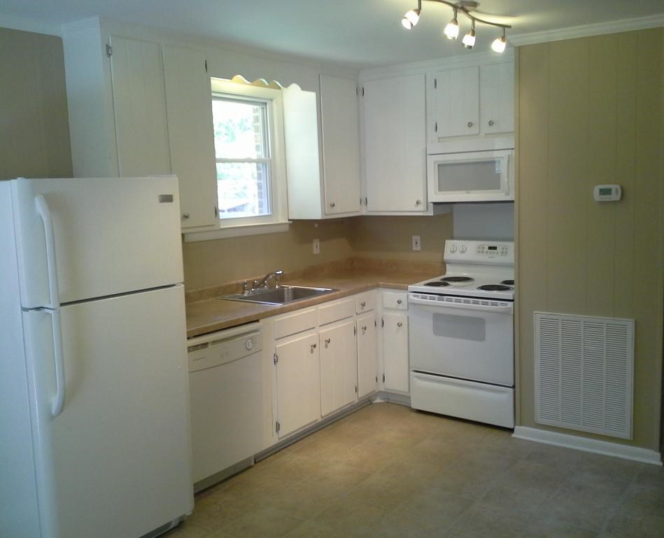 212 Sunny Acre Dr Property Photo 3