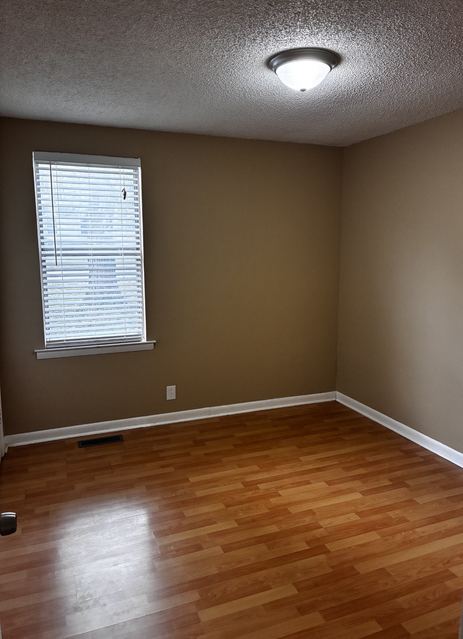 212 Sunny Acre Dr Property Photo 9