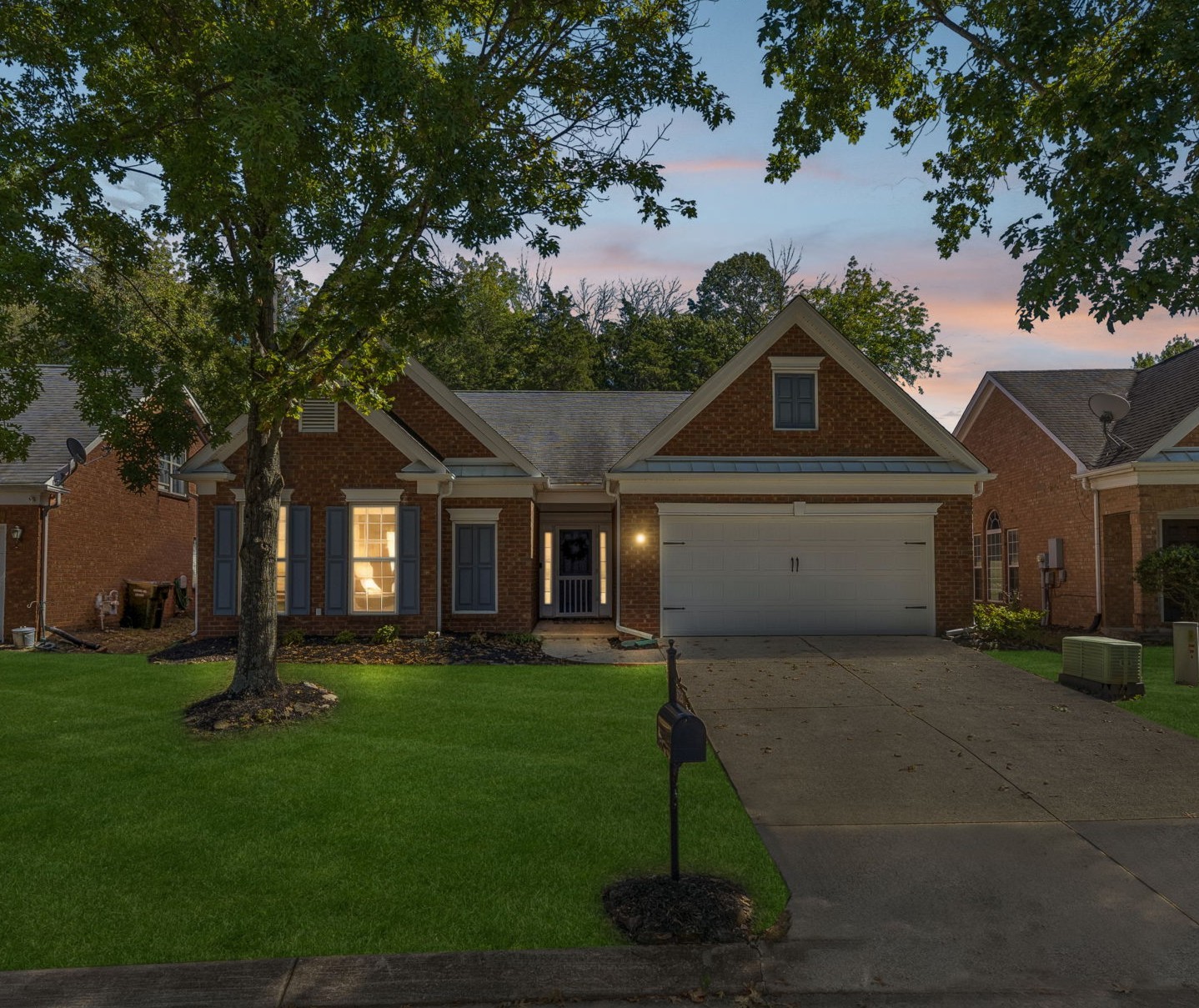 9725 Northfork Dr Property Photo 1