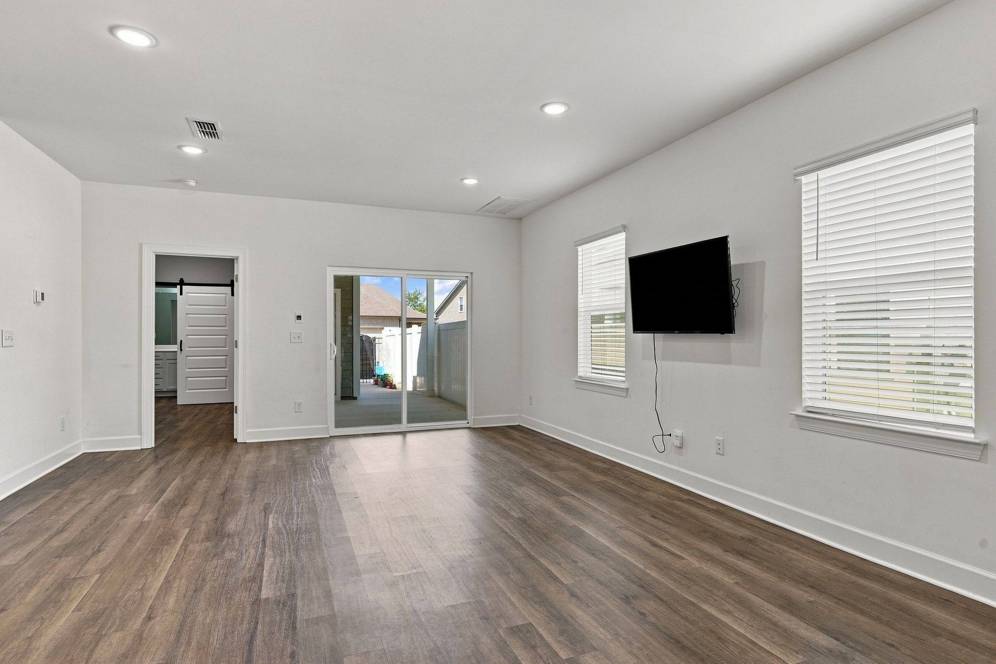 2532 Elmcroft Ave Property Photo 5