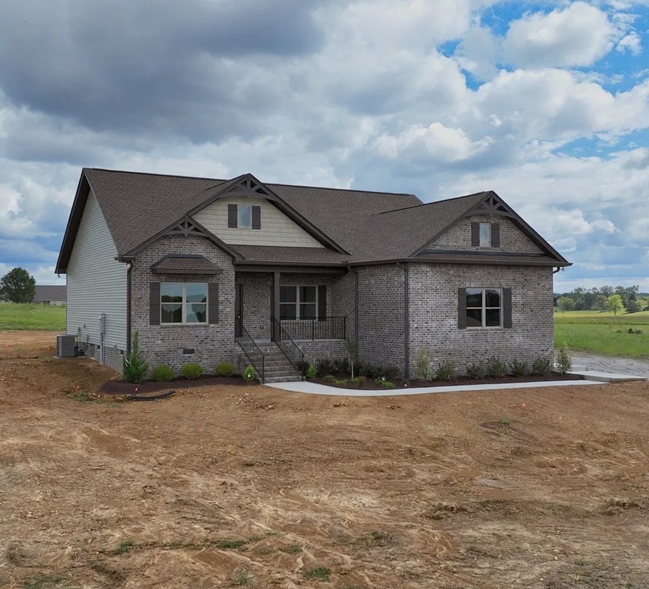 569 White Rd Property Photo 2