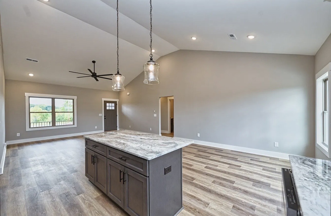 569 White Rd Property Photo 5