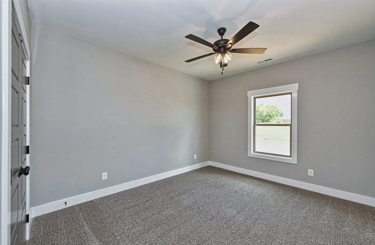 569 White Rd Property Photo 10