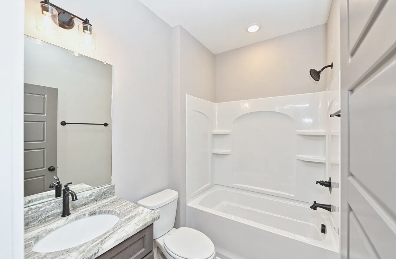 569 White Rd Property Photo 11