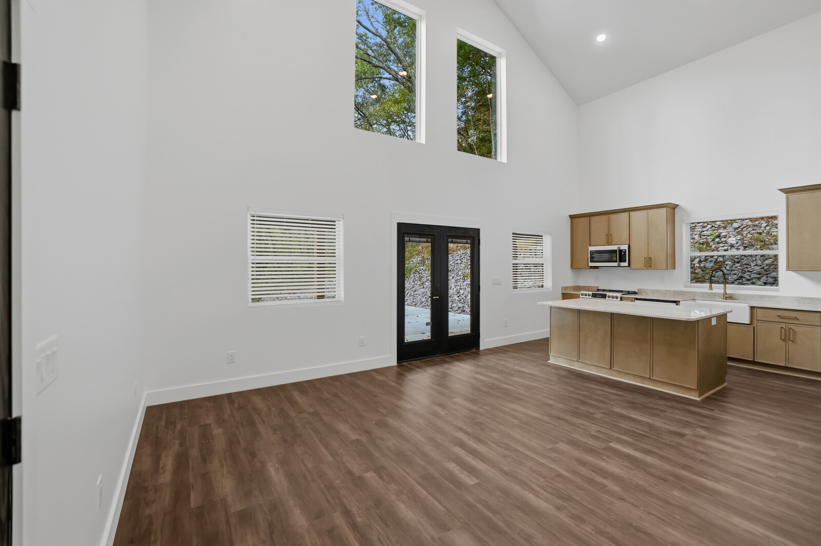750 Harbor Dr Property Photo 10