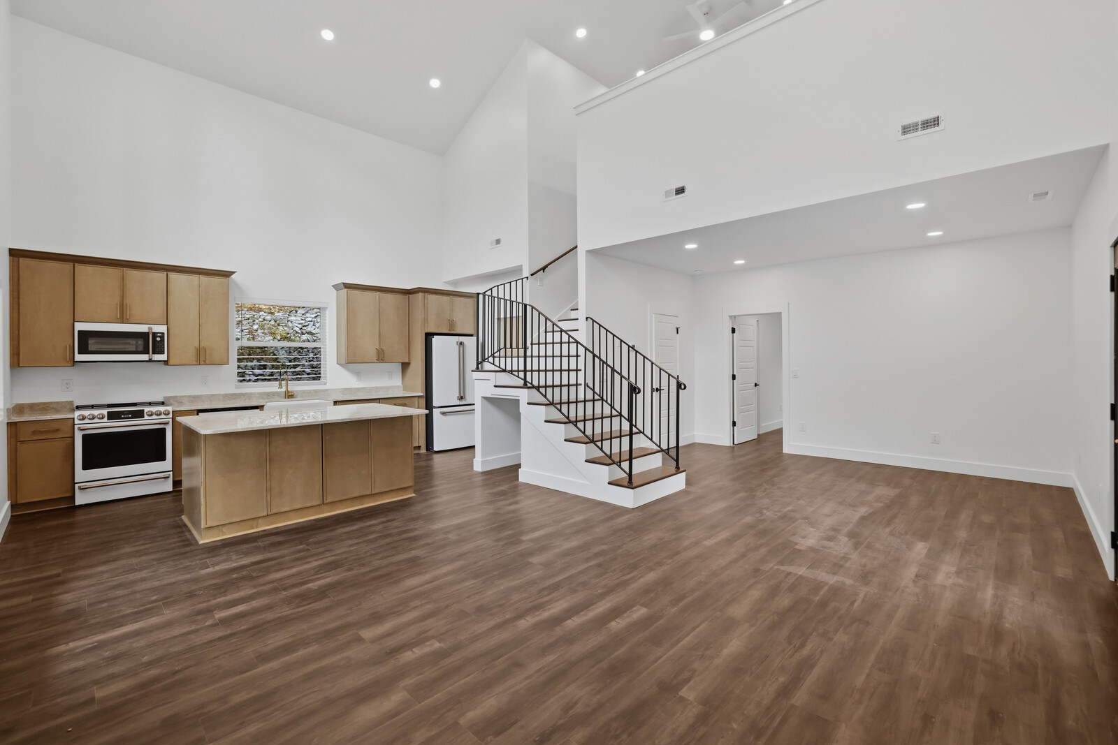 750 Harbor Dr Property Photo 11